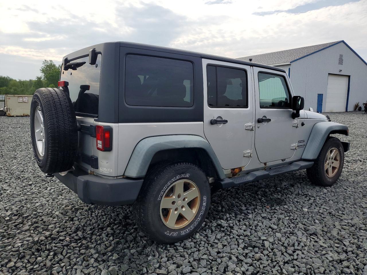 2011 Jeep Wrangler Unlimited Sport Silver vin: 1J4BA3H10BL512924