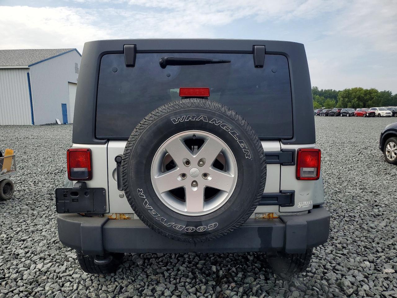 2011 Jeep Wrangler Unlimited Sport Silver vin: 1J4BA3H10BL512924