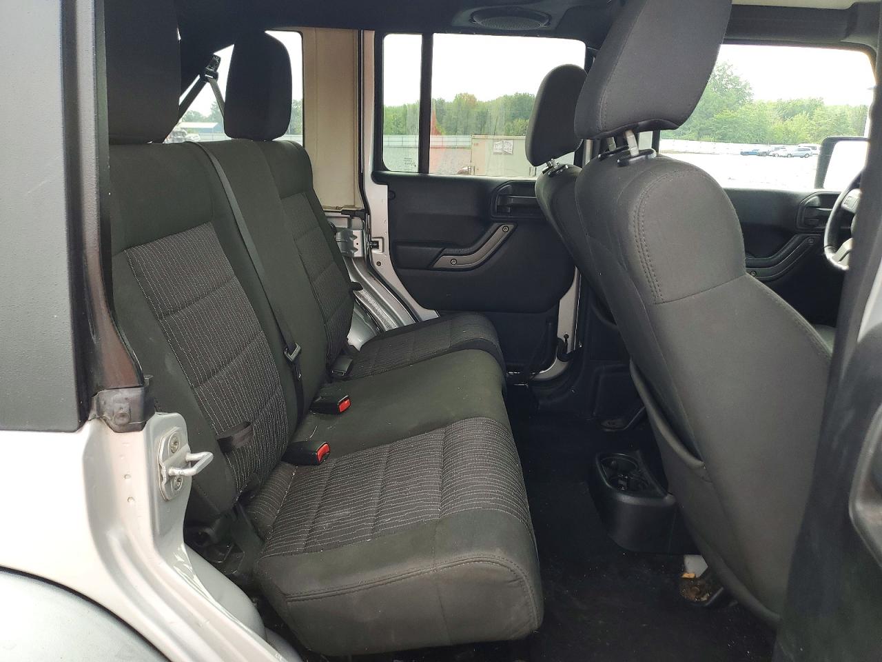2011 Jeep Wrangler Unlimited Sport Silver vin: 1J4BA3H10BL512924