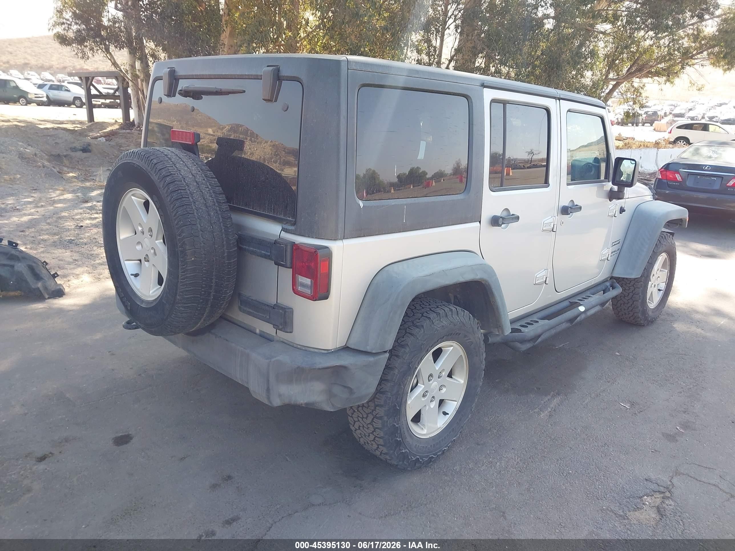 2011 Jeep Wrangler Unlimited Sport Silver vin: 1J4BA3H10BL519419