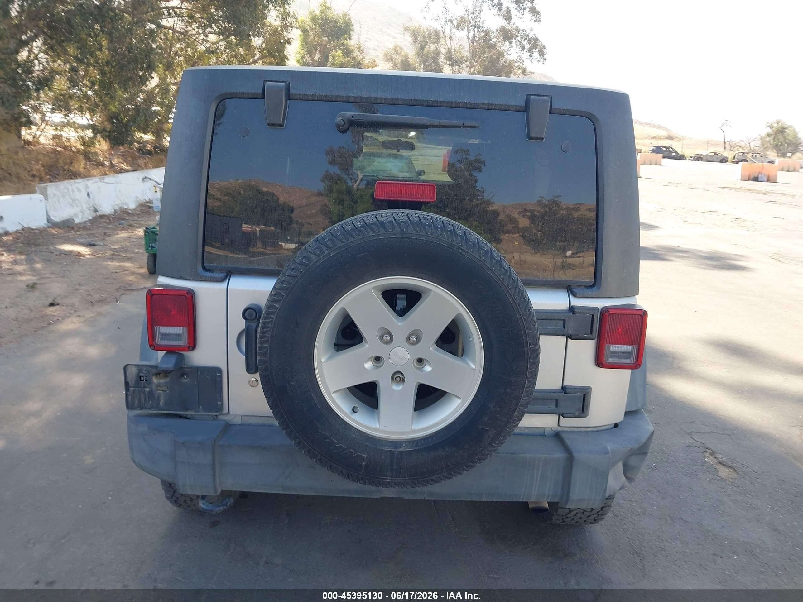 2011 Jeep Wrangler Unlimited Sport Silver vin: 1J4BA3H10BL519419