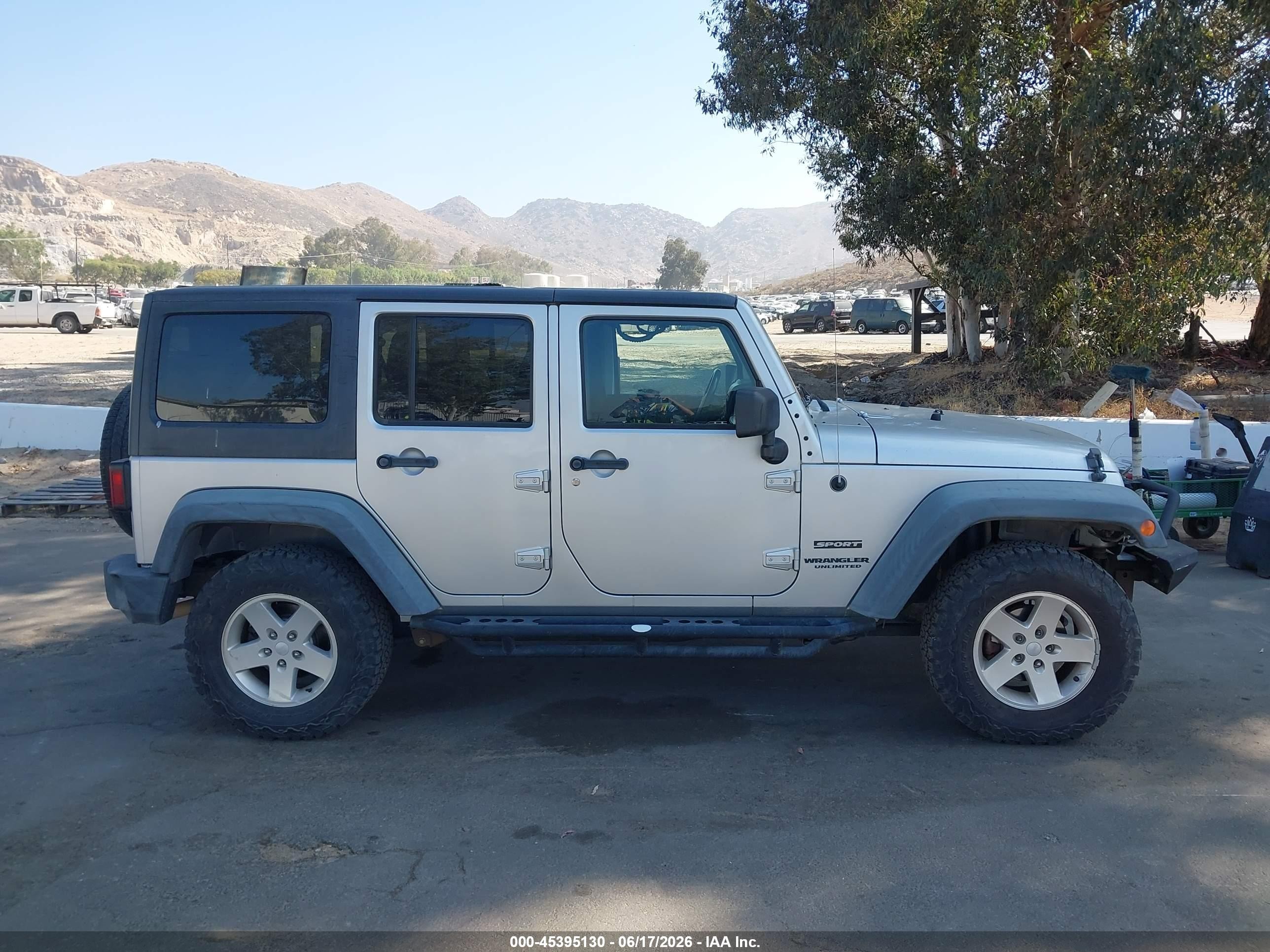 2011 Jeep Wrangler Unlimited Sport Silver vin: 1J4BA3H10BL519419