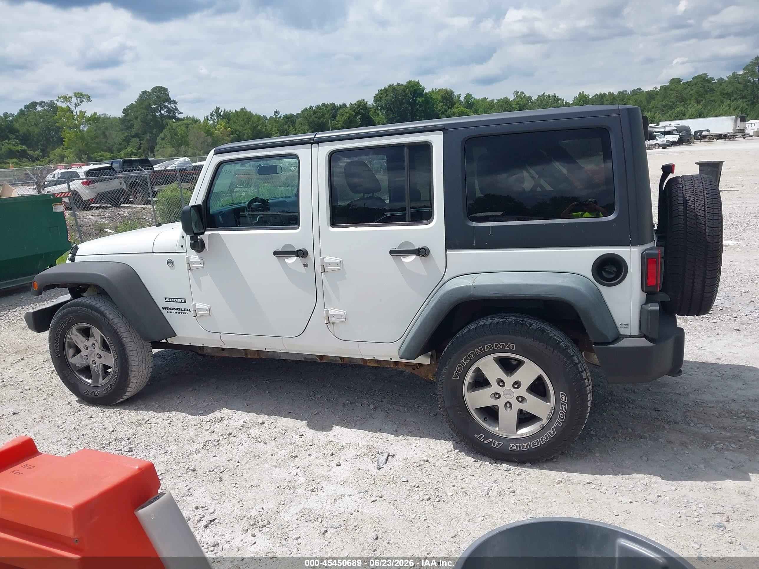 2011 Jeep Wrangler Unlimited Sport Белый vin: 1J4BA3H10BL597182