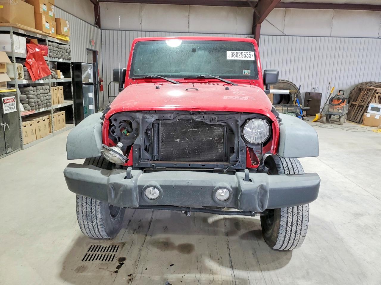 2011 Jeep Wrangler Unlimited Sport Red vin: 1J4BA3H10BL638409