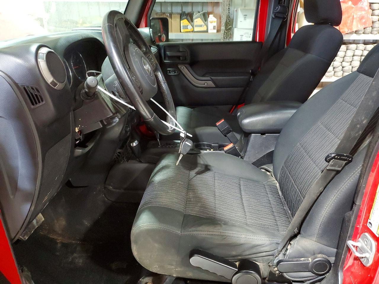 2011 Jeep Wrangler Unlimited Sport Red vin: 1J4BA3H10BL638409