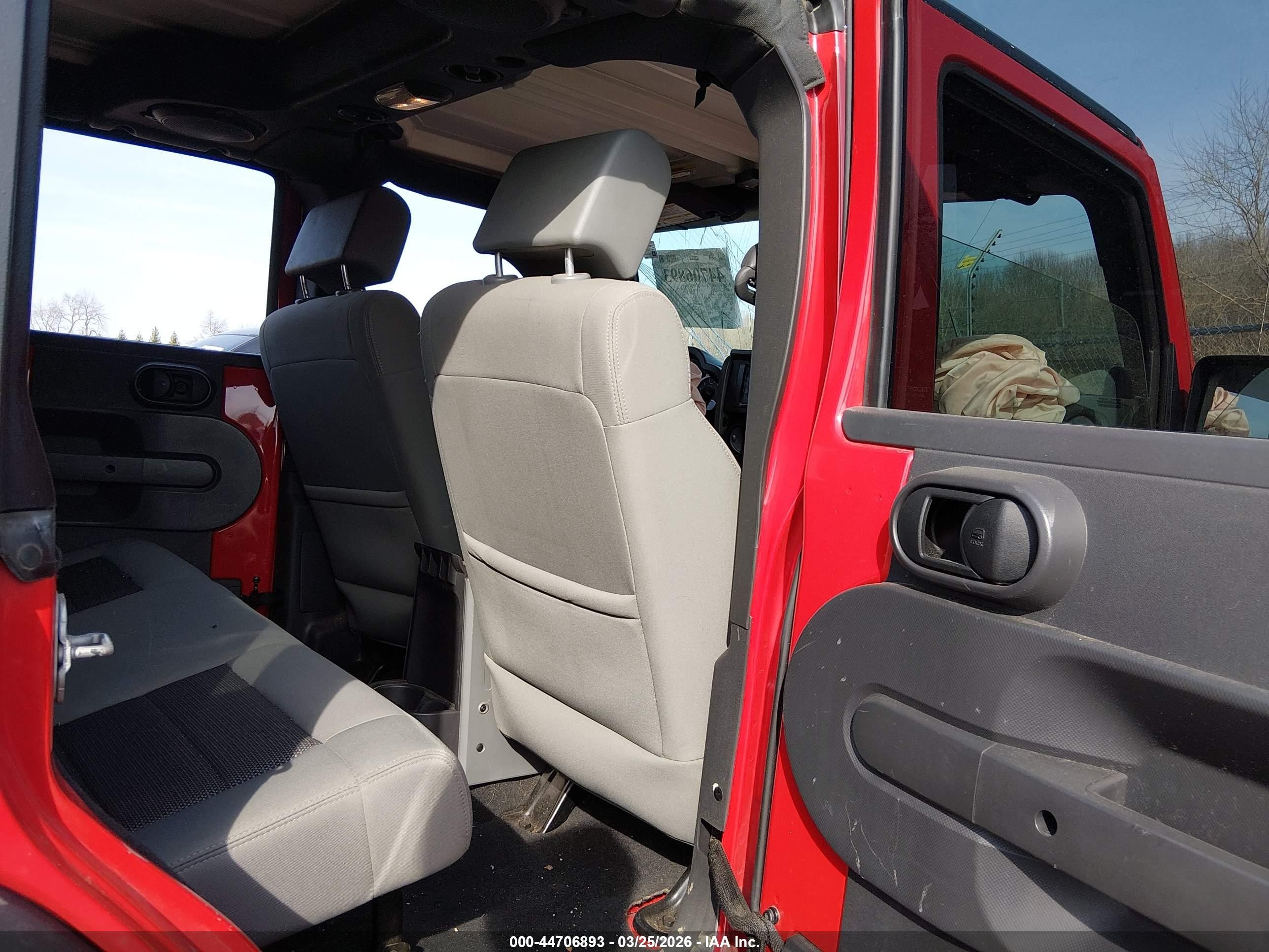 2010 Jeep Wrangler Unlimited Sport Red vin: 1J4BA3H11AL112983