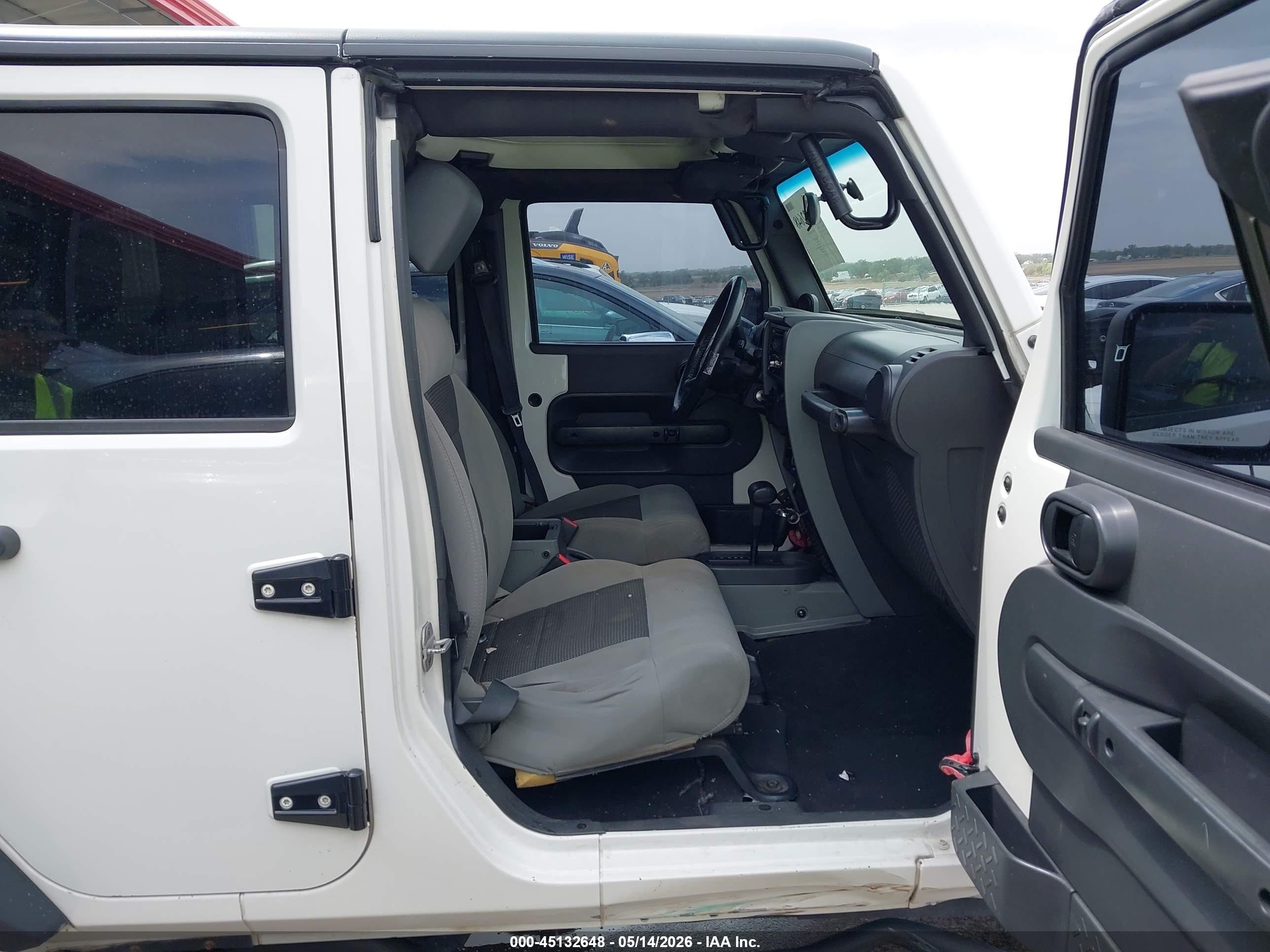 2010 Jeep Wrangler Unlimited Sport White vin: 1J4BA3H11AL207320