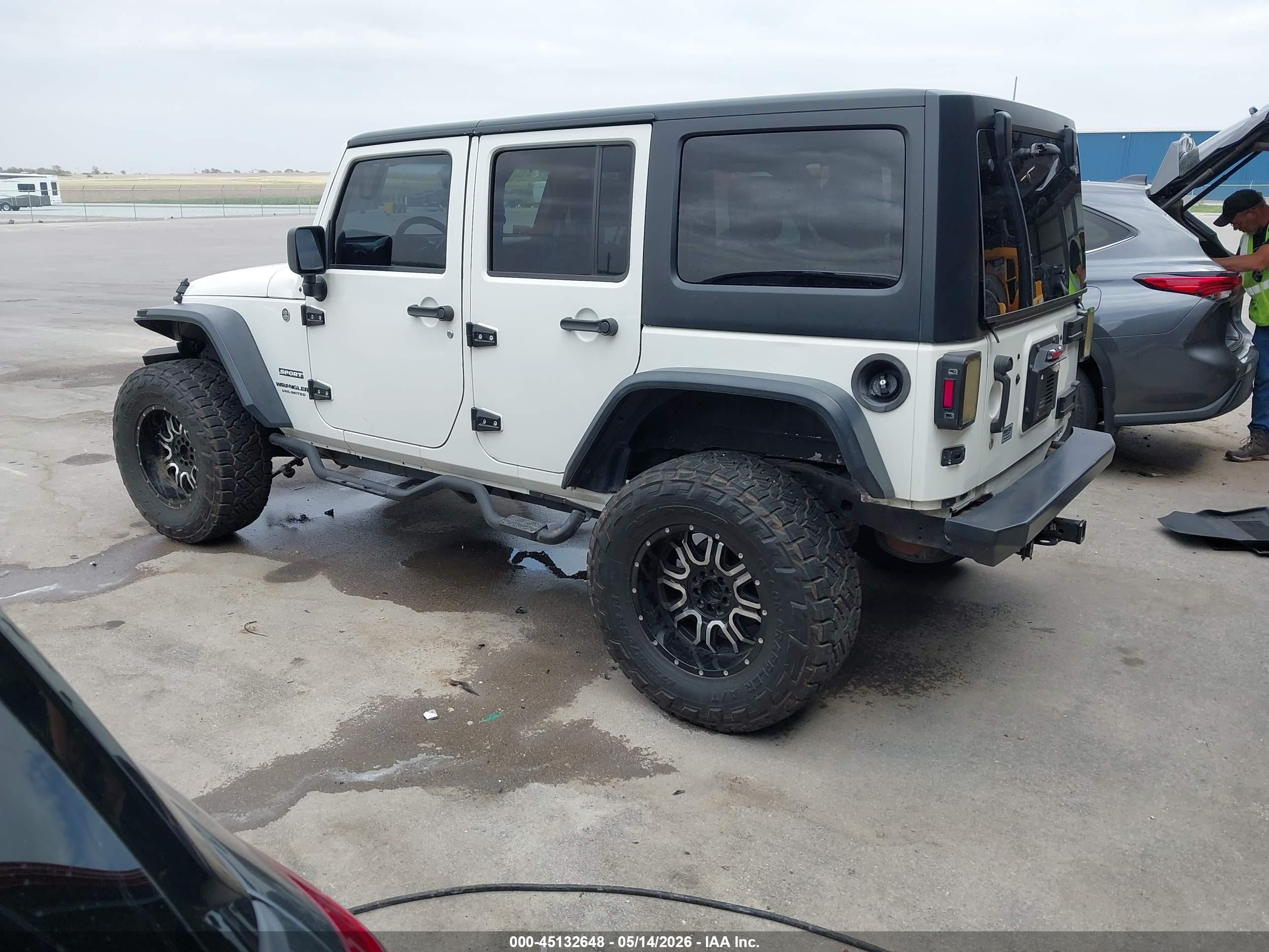 2010 Jeep Wrangler Unlimited Sport White vin: 1J4BA3H11AL207320