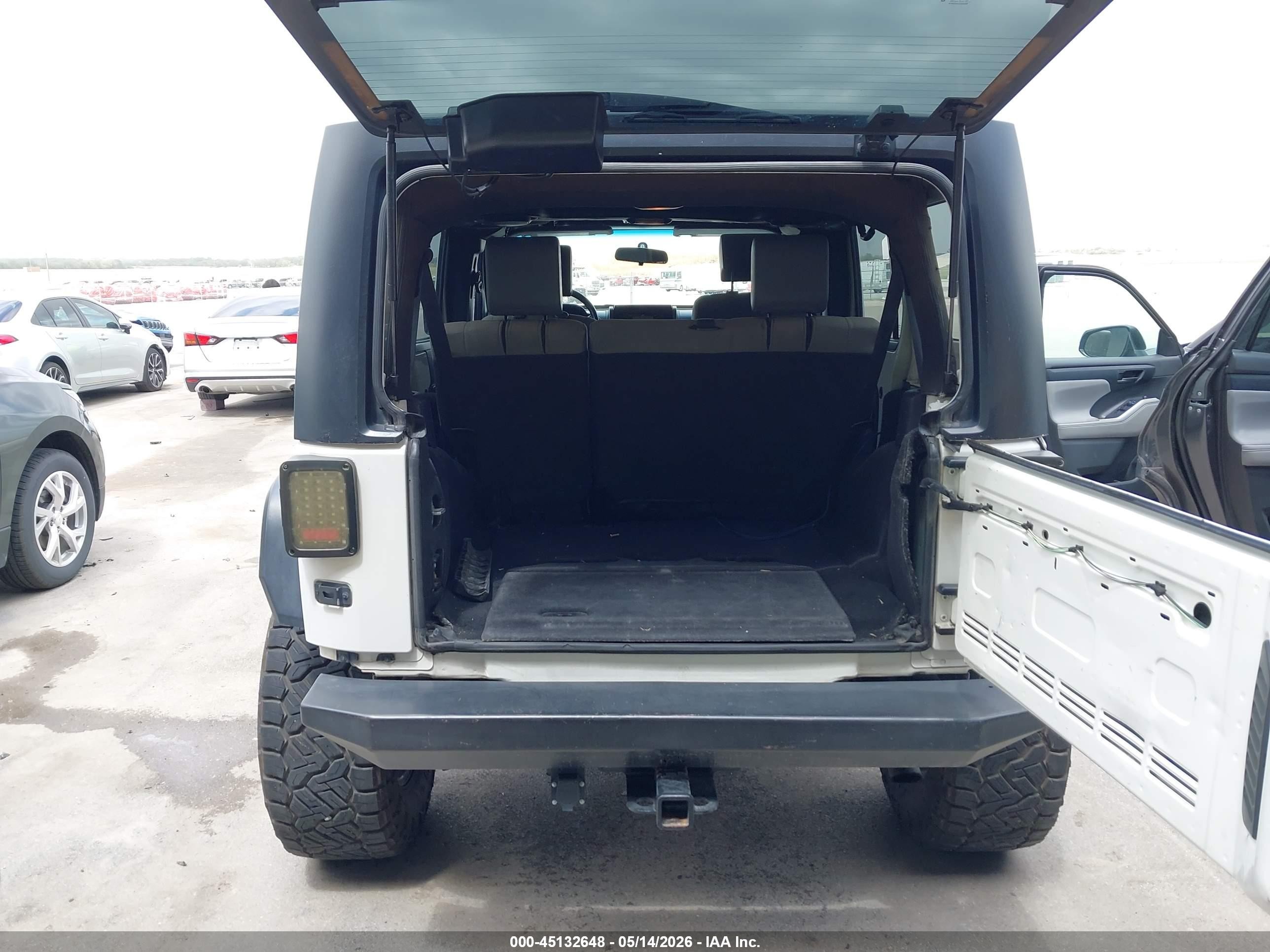 2010 Jeep Wrangler Unlimited Sport White vin: 1J4BA3H11AL207320