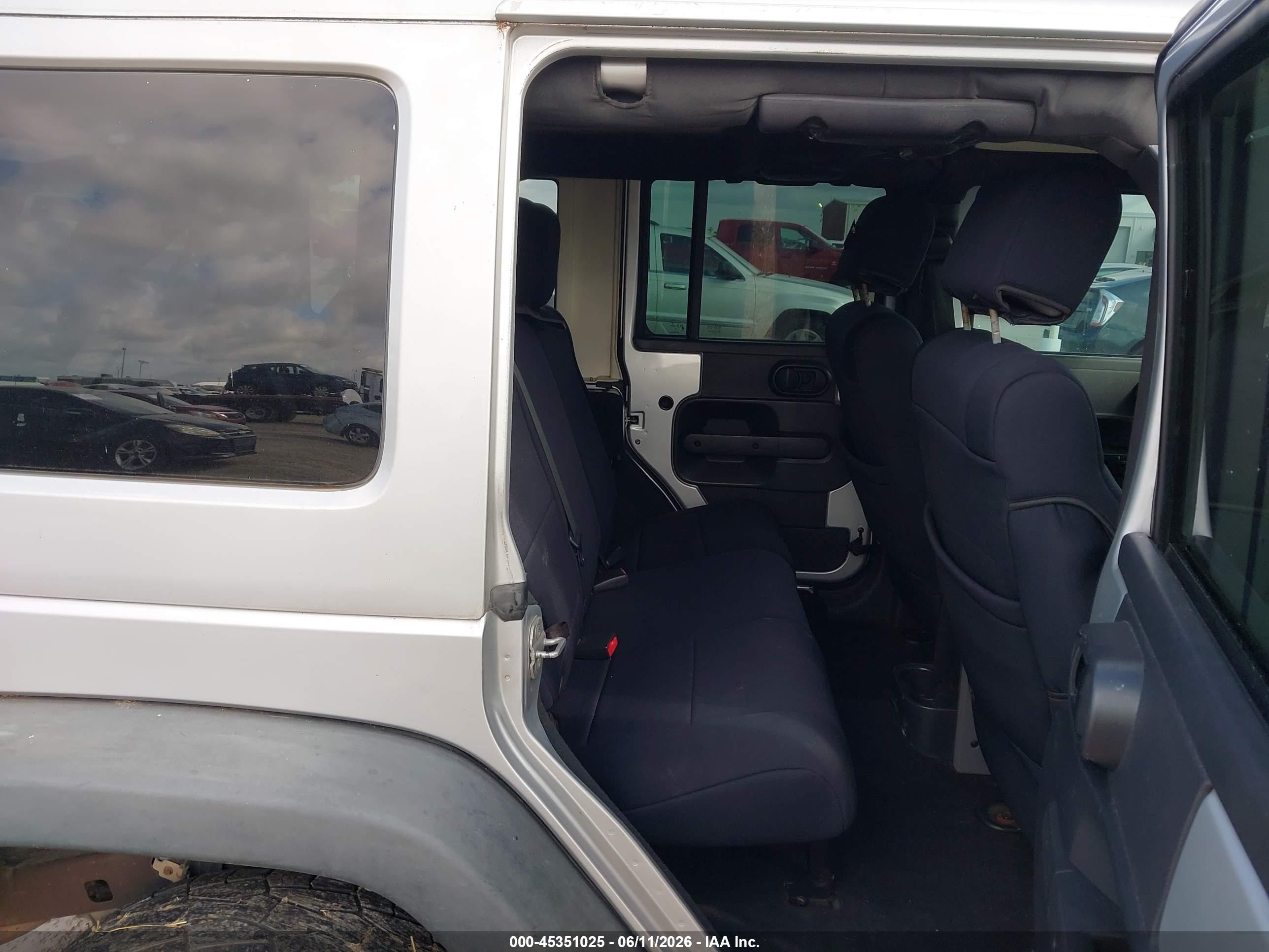 2010 Jeep Wrangler Unlimited Sport Silver vin: 1J4BA3H13AL217430