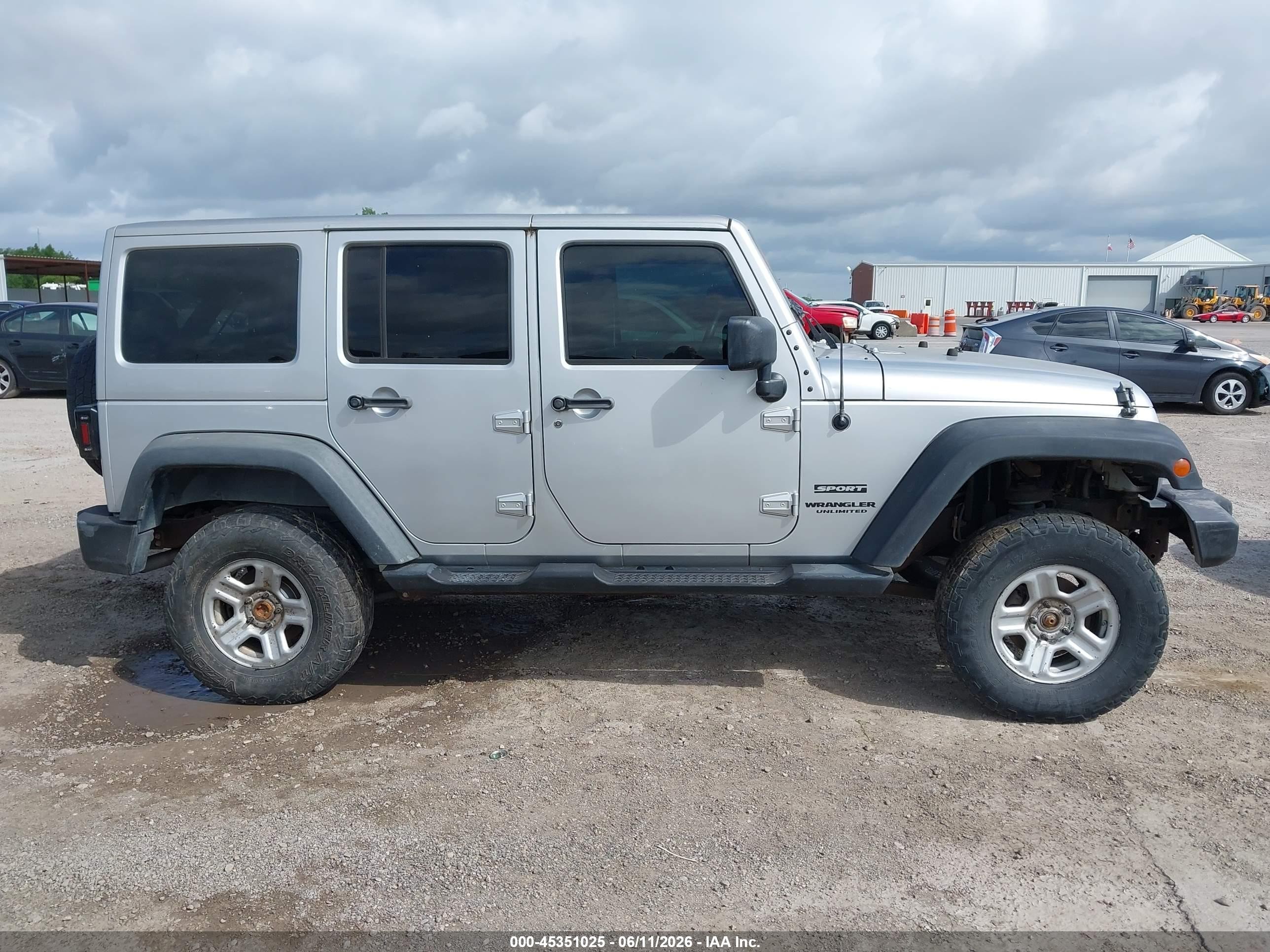 2010 Jeep Wrangler Unlimited Sport Silver vin: 1J4BA3H13AL217430