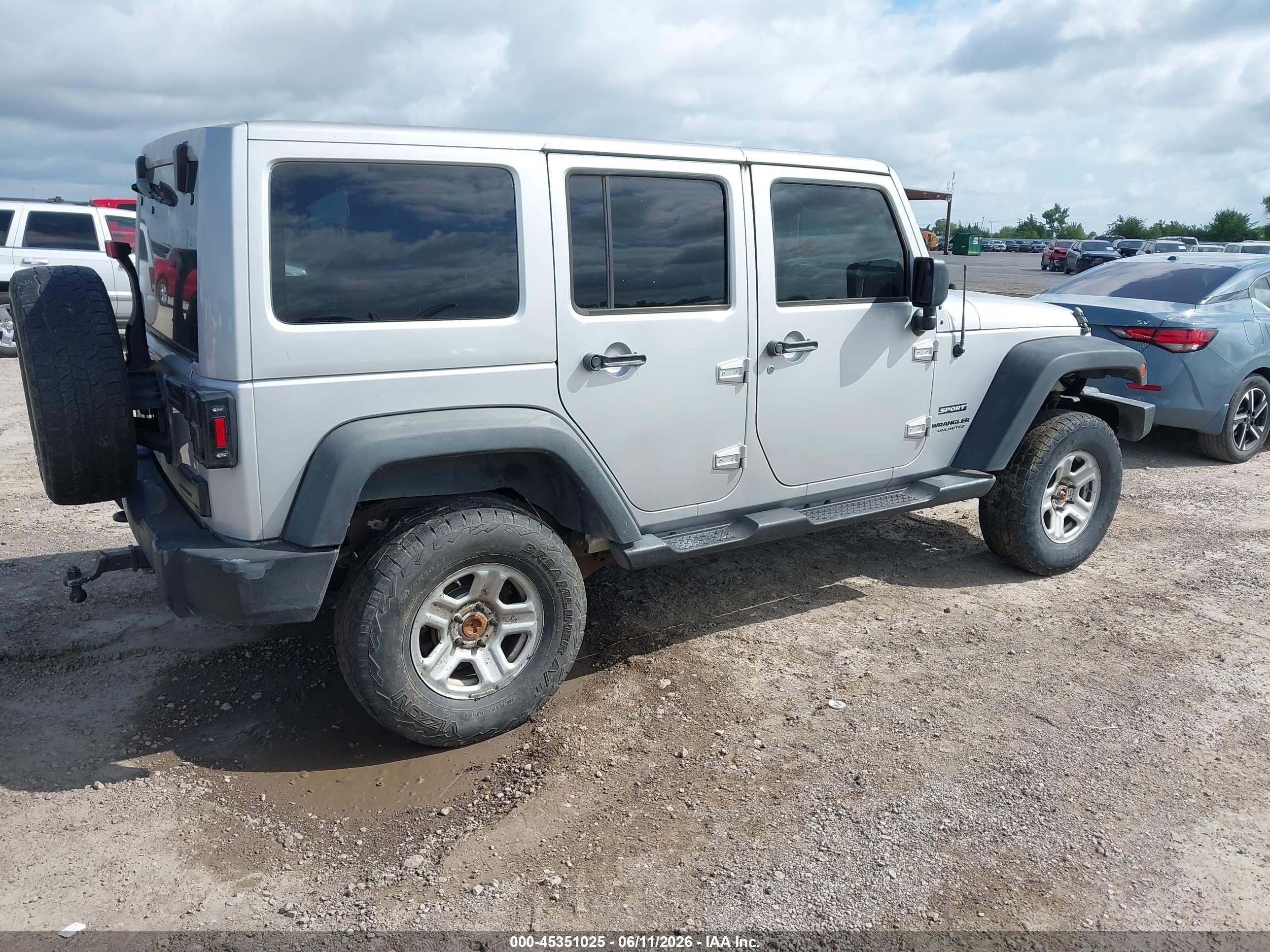 2010 Jeep Wrangler Unlimited Sport Silver vin: 1J4BA3H13AL217430
