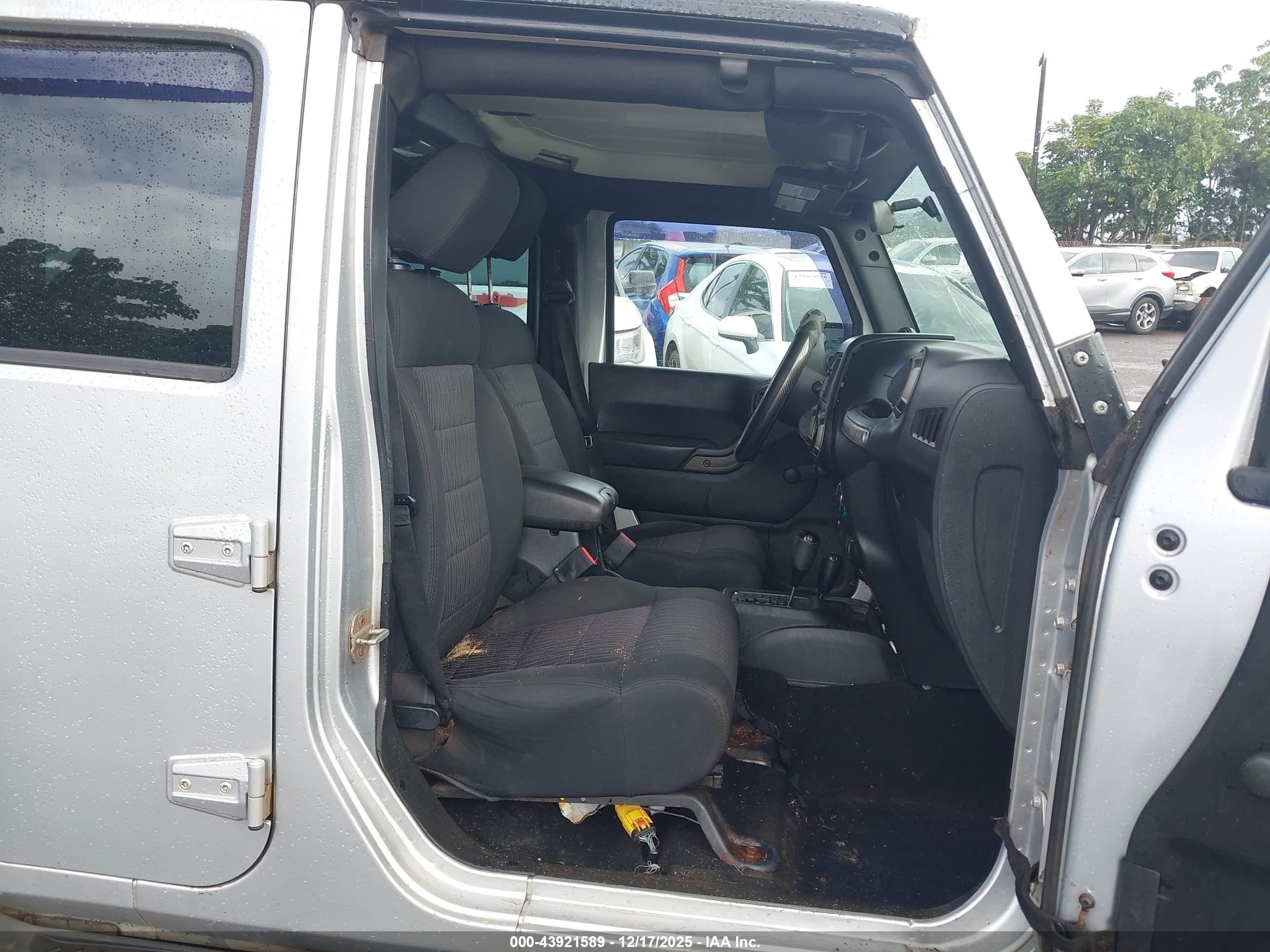 2011 Jeep Wrangler Unlimited Sport Silver vin: 1J4BA3H14BL597735