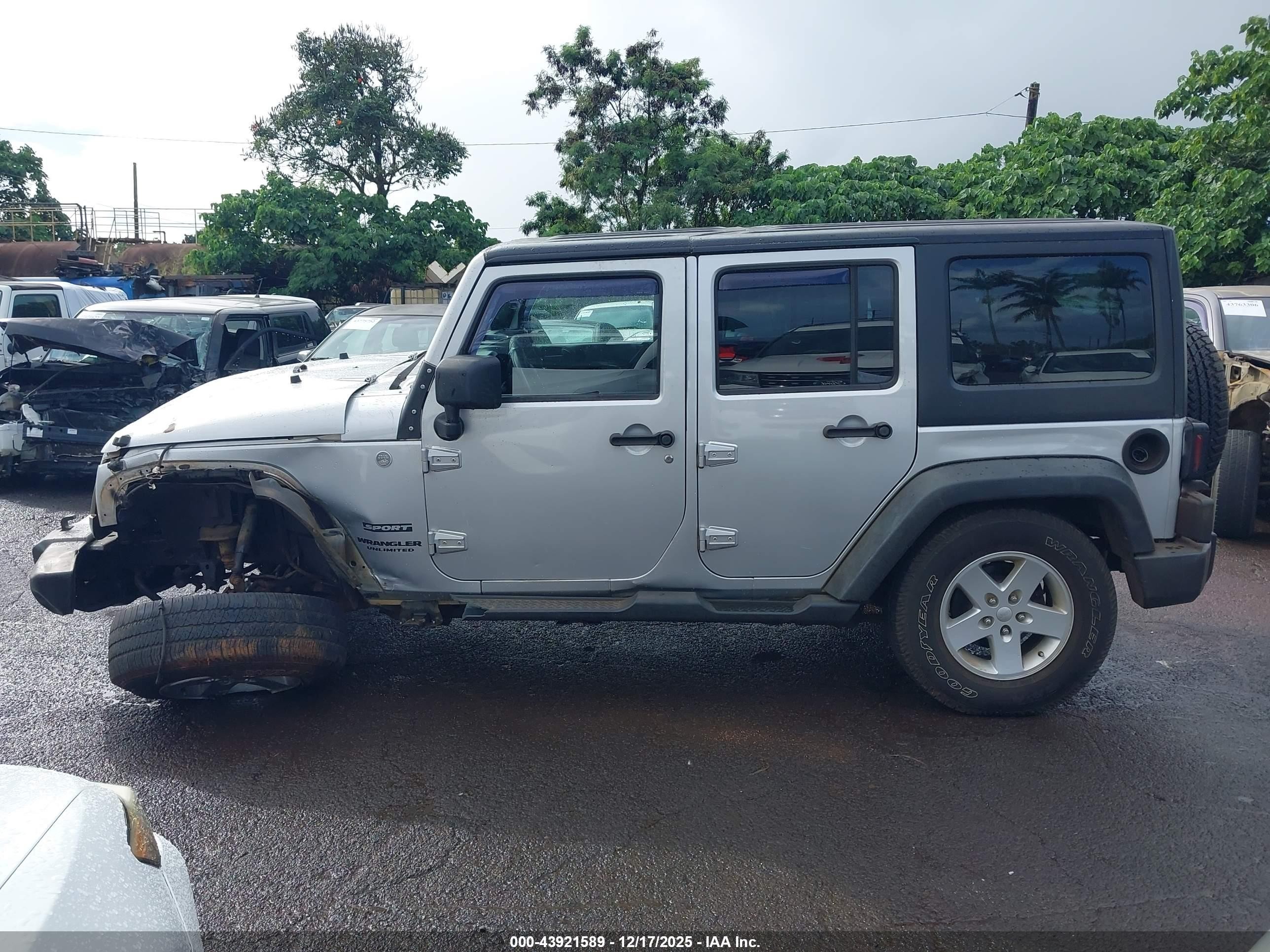 2011 Jeep Wrangler Unlimited Sport Silver vin: 1J4BA3H14BL597735
