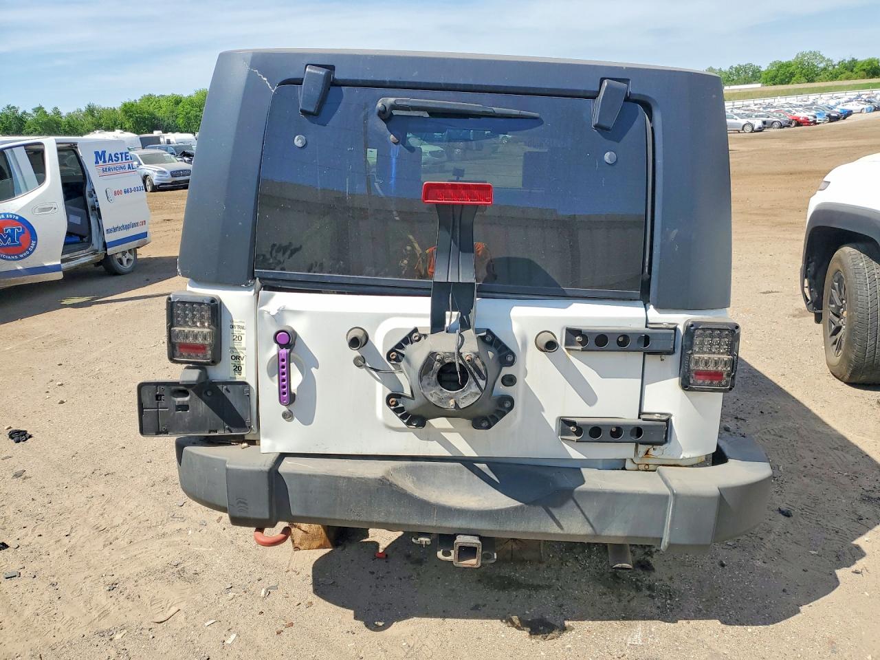 2010 Jeep Wrangler Unlimited Sport White vin: 1J4BA3H15AL194216