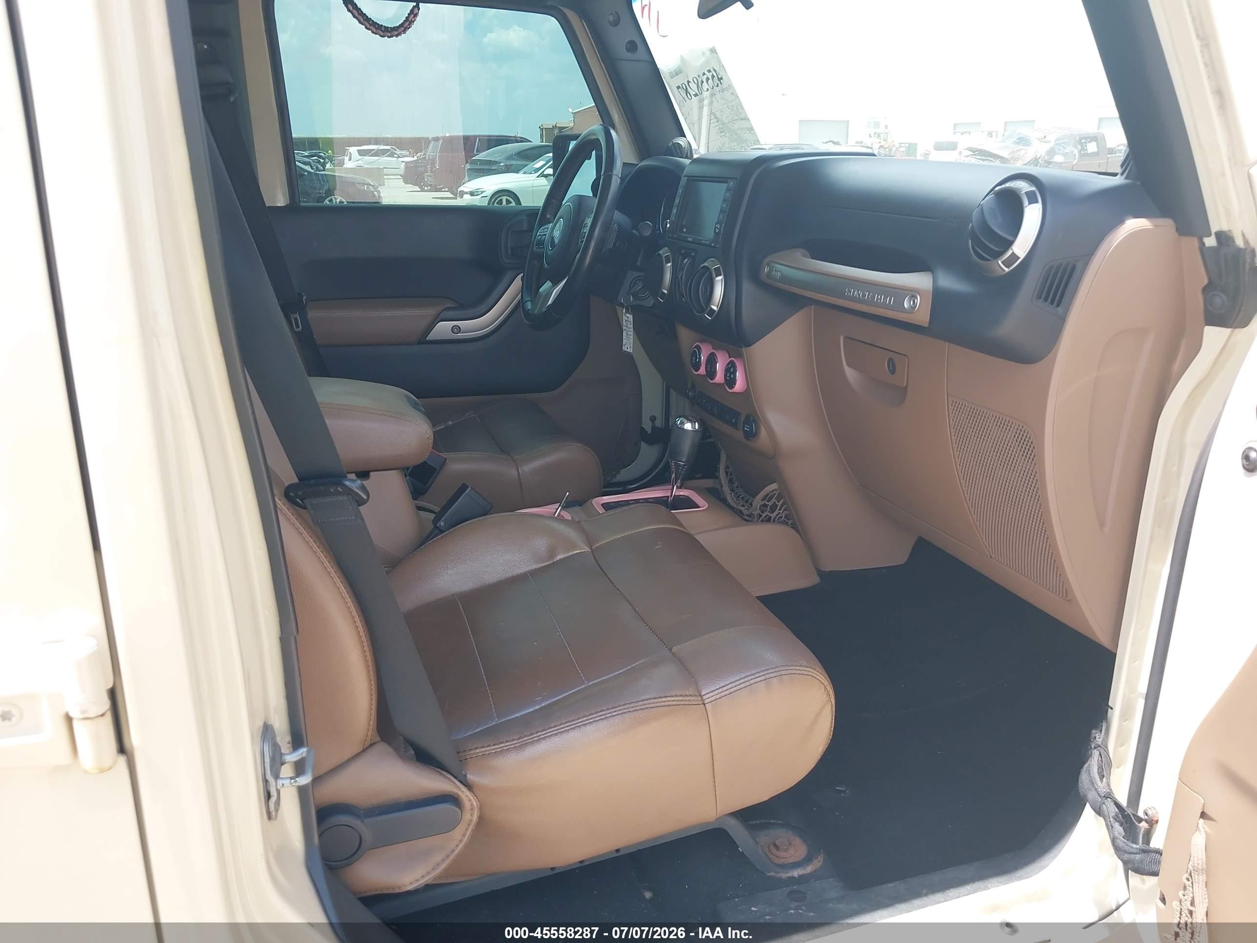 2011 Jeep Wrangler Unlimited Sport Tan vin: 1J4BA3H15BL625431