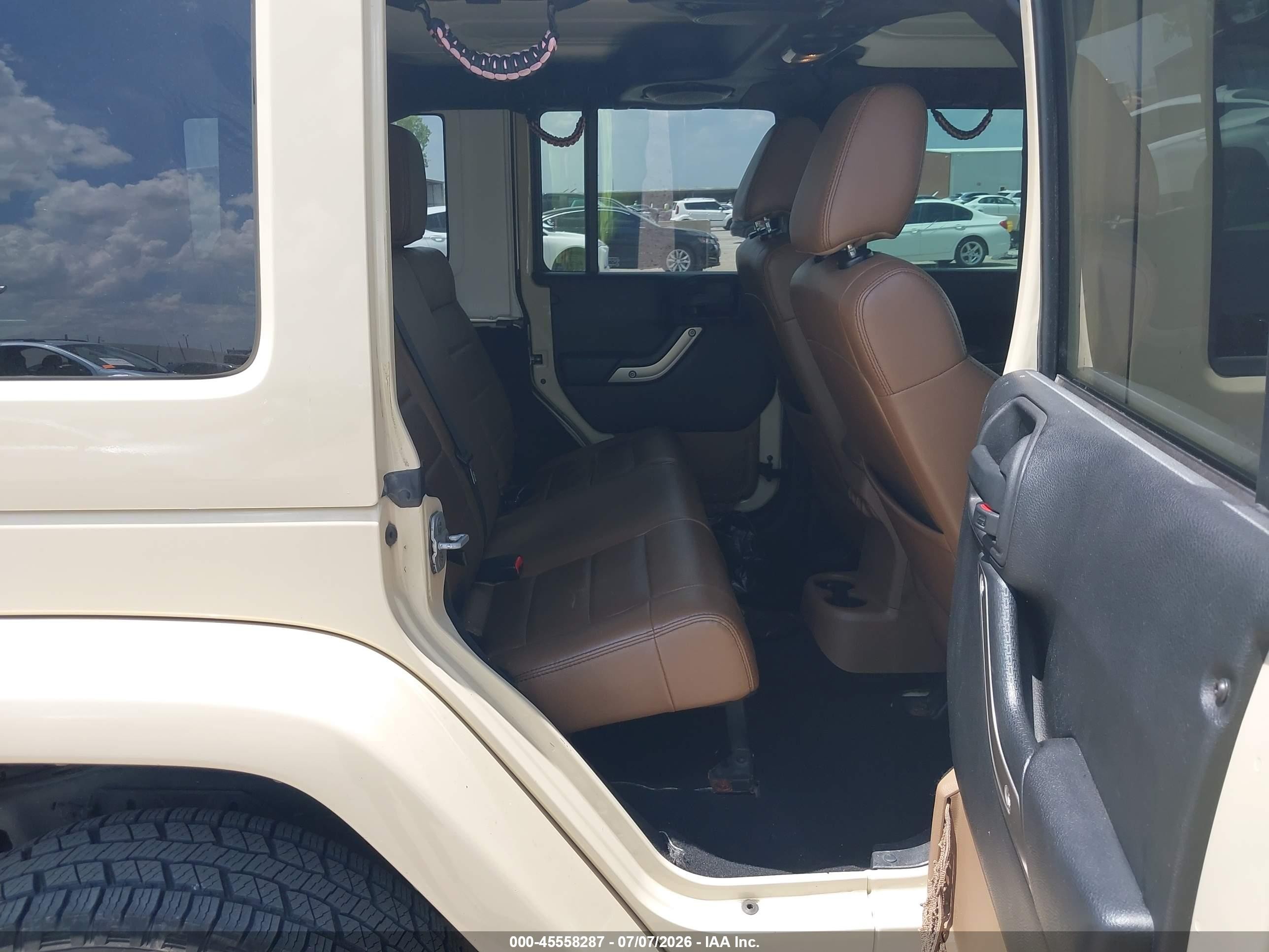 2011 Jeep Wrangler Unlimited Sport Tan vin: 1J4BA3H15BL625431