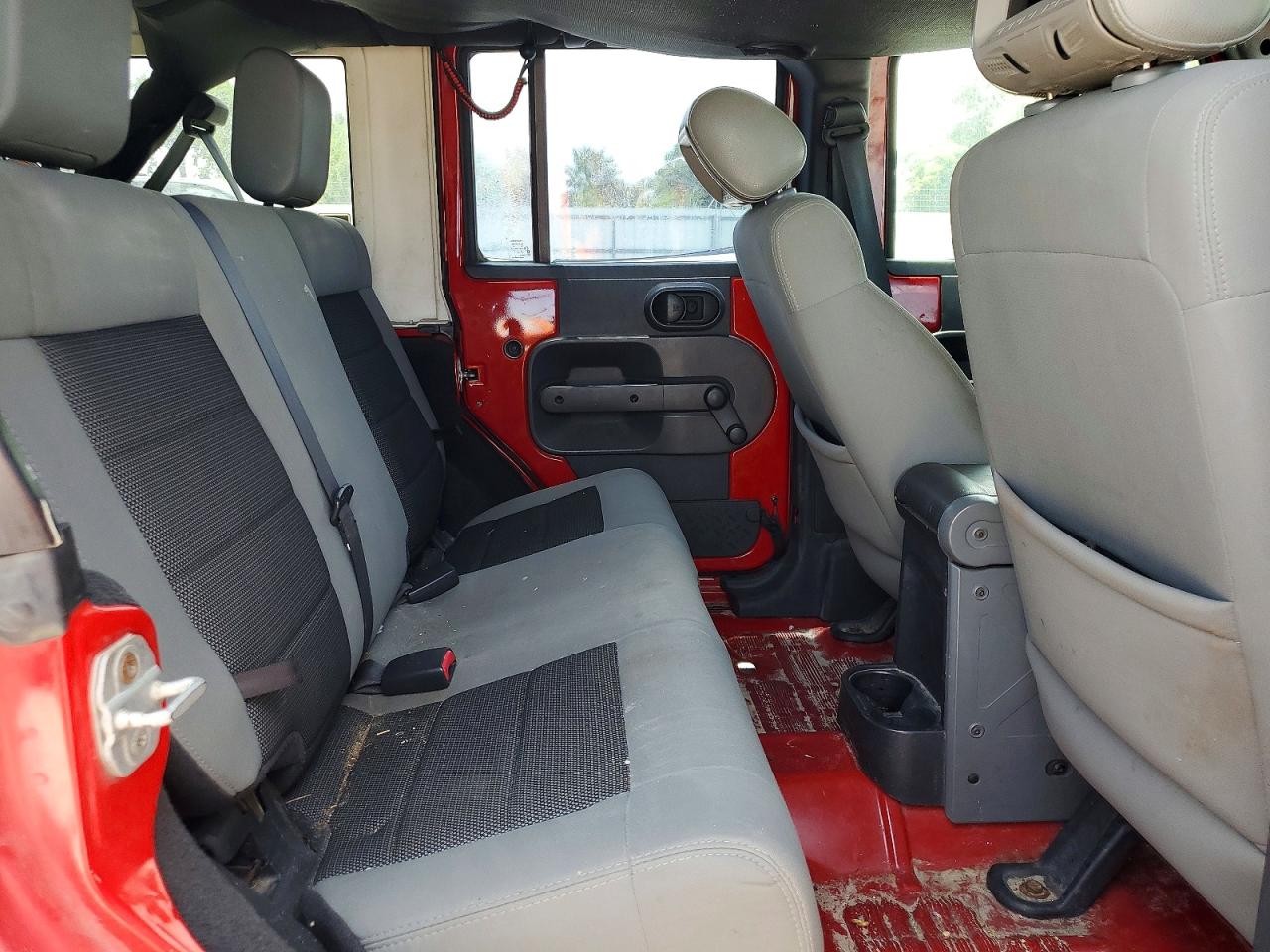 2010 Jeep Wrangler Unlimited Sport Red vin: 1J4BA3H16AL173584