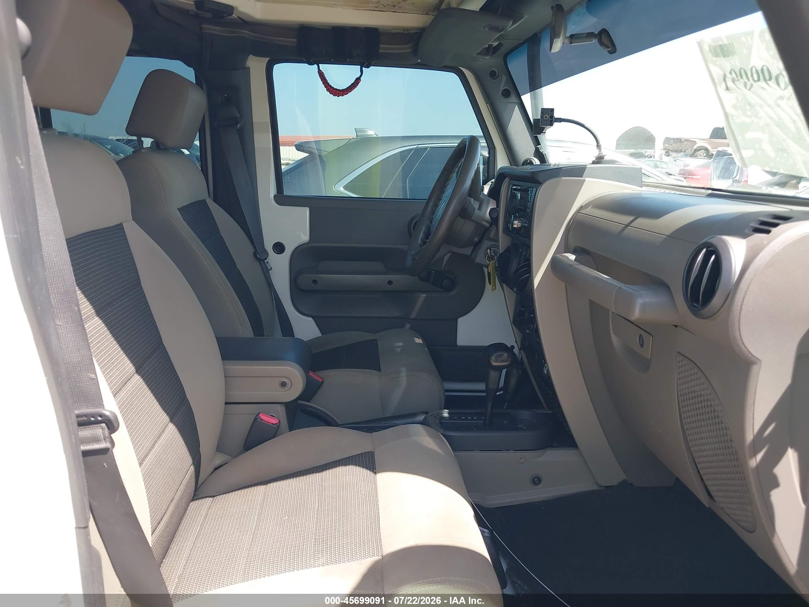2010 Jeep Wrangler Unlimited Sport White vin: 1J4BA3H17AL105150