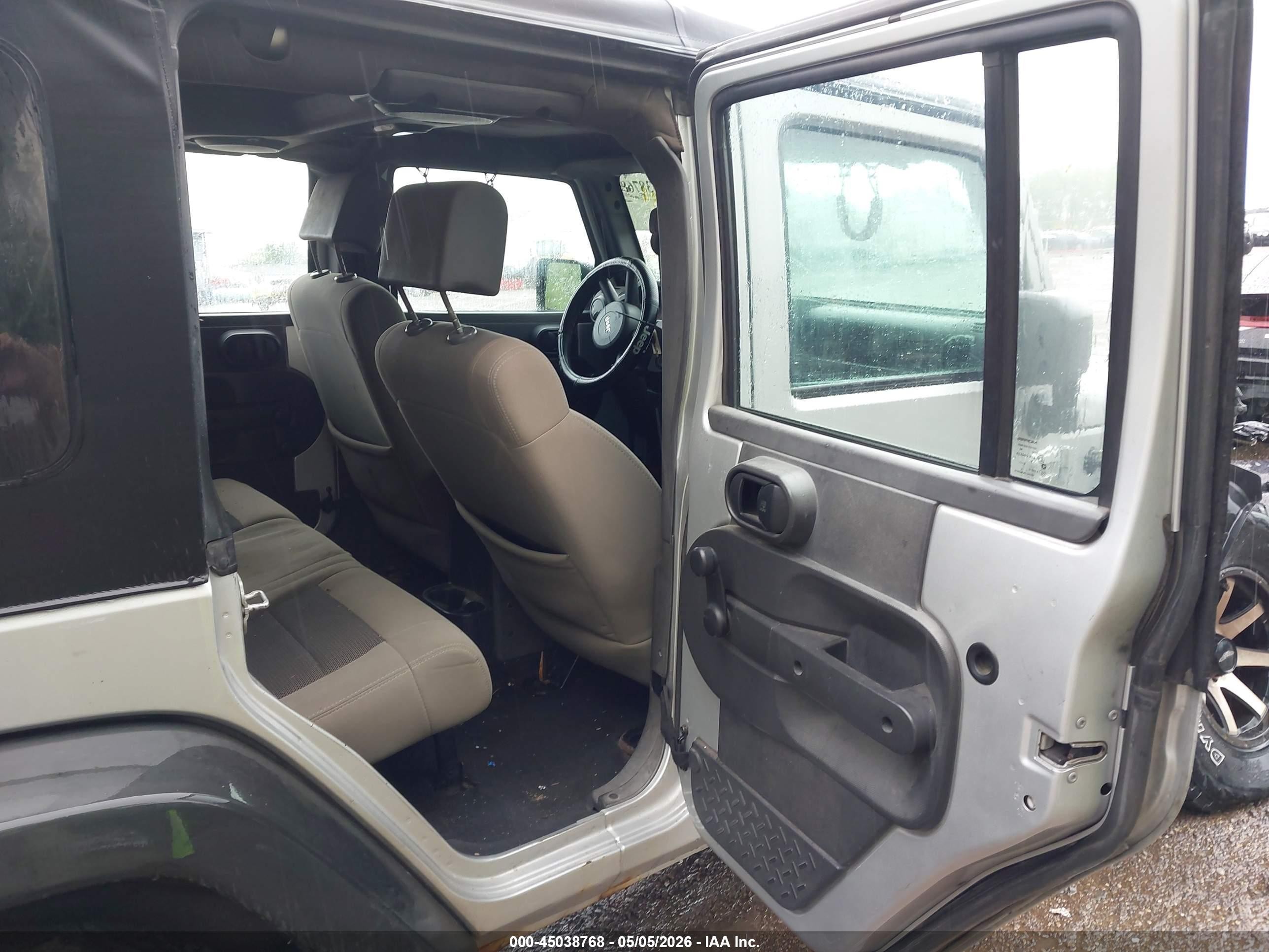 2010 Jeep Wrangler Unlimited Sport Серебряный vin: 1J4BA3H17AL144711