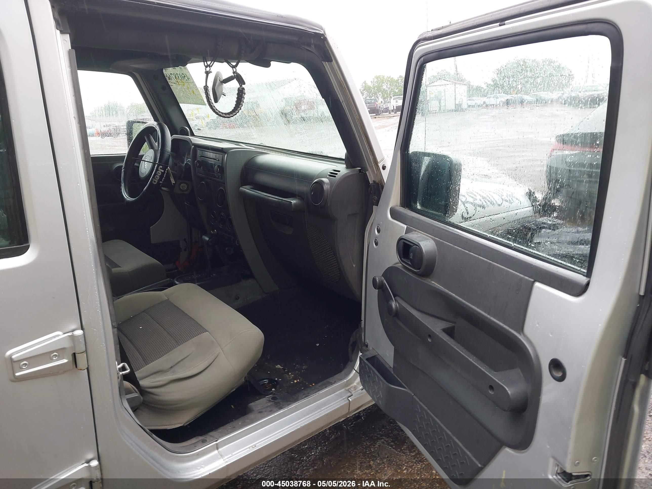 2010 Jeep Wrangler Unlimited Sport Серебряный vin: 1J4BA3H17AL144711