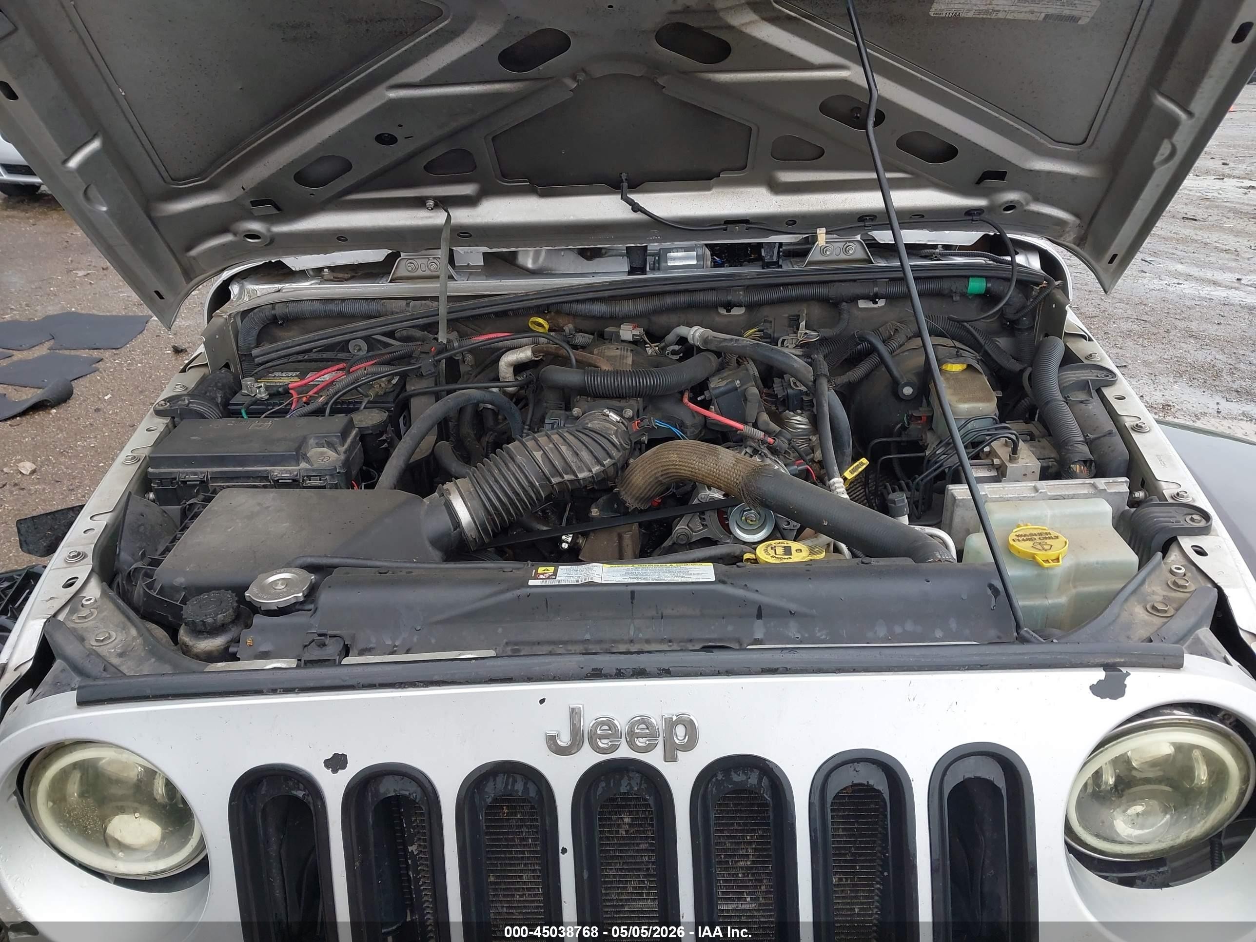 2010 Jeep Wrangler Unlimited Sport Серебряный vin: 1J4BA3H17AL144711