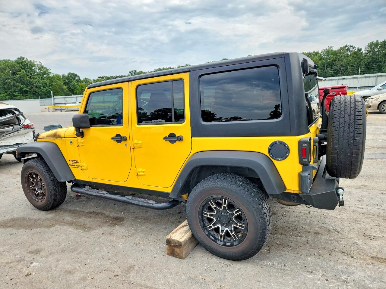 2011 Jeep Wrangler Unlimited Sport Yellow vin: 1J4BA3H17BL525430