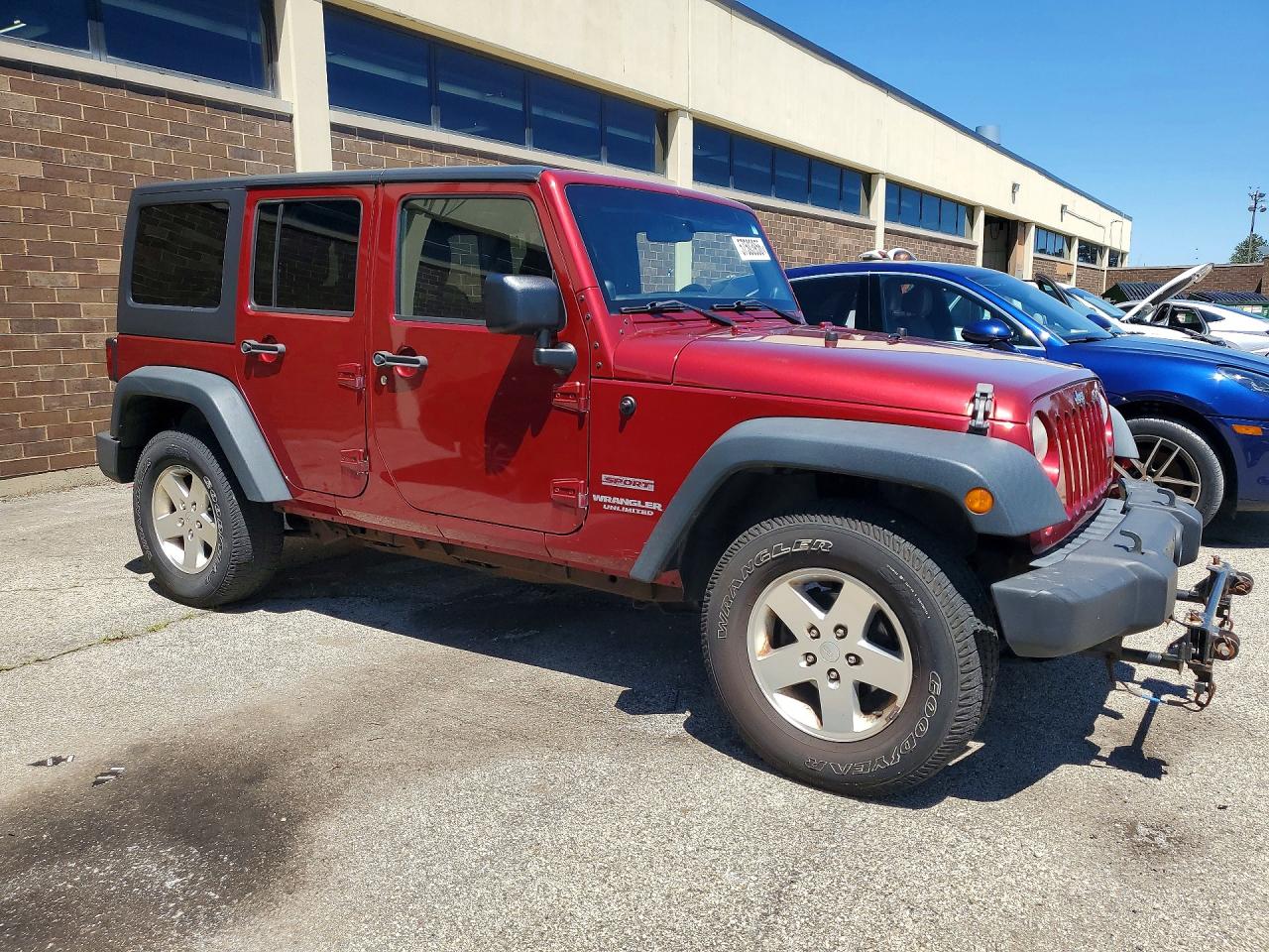 2011 Jeep Wrangler Unlimited Sport Burgundy vin: 1J4BA3H17BL528912