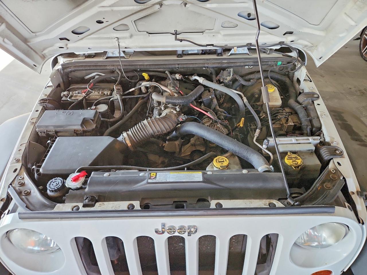 2011 Jeep Wrangler Unlimited Sport White vin: 1J4BA3H17BL638276