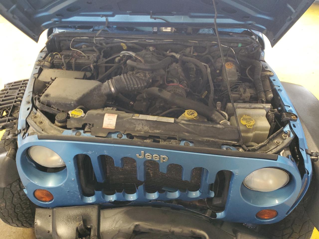 2010 Jeep Wrangler Unlimited Sport Синий vin: 1J4BA3H18AL132891 Damage: Grille, Broken, Replacement Required