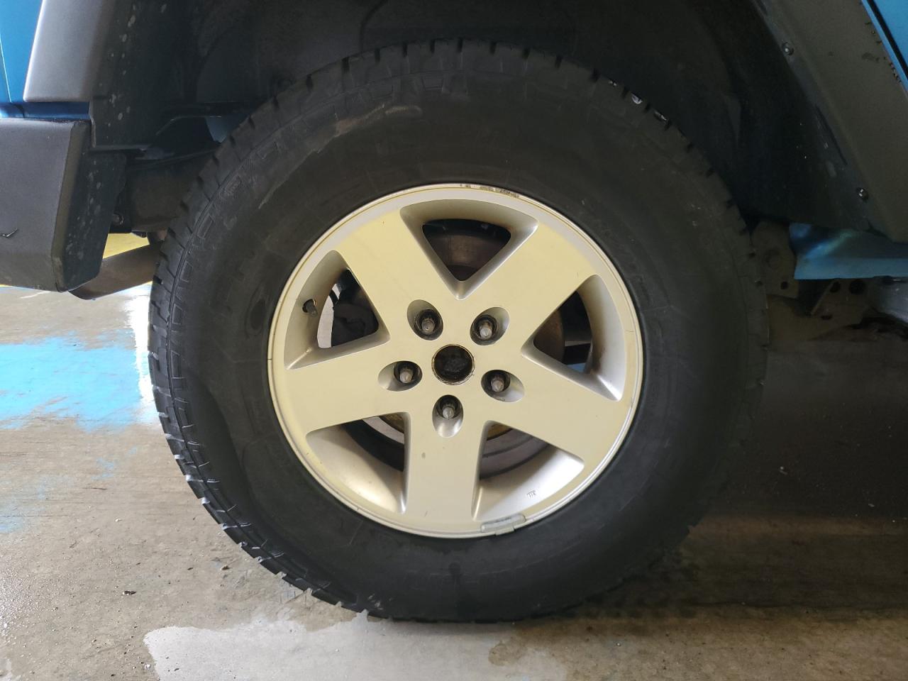 2010 Jeep Wrangler Unlimited Sport Синий vin: 1J4BA3H18AL132891 Damage: Right Rear Wheel, Curb Rash, 3 To 4 Inches