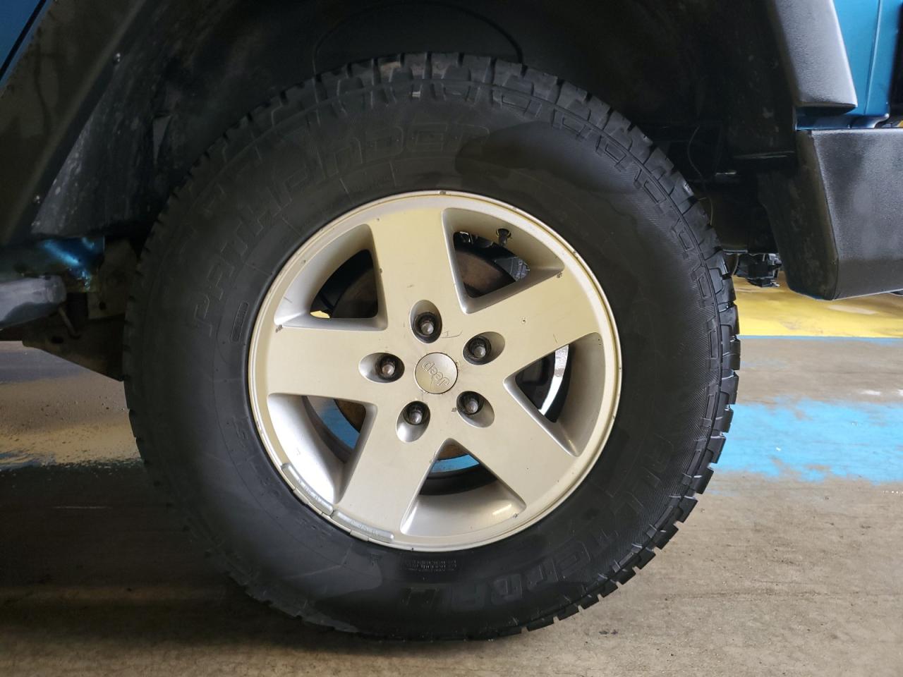 2010 Jeep Wrangler Unlimited Sport Синий vin: 1J4BA3H18AL132891 Damage: Left Rear Wheel, Curb Rash, 1/2 To 1 Inch