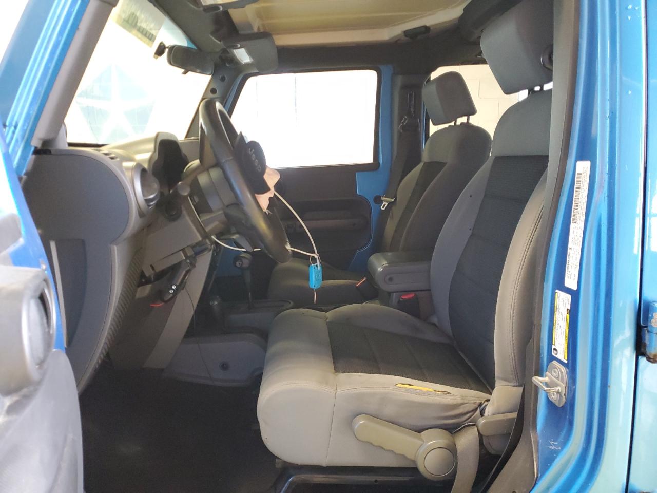 2010 Jeep Wrangler Unlimited Sport Синий vin: 1J4BA3H18AL132891 Damage: Left Front Seat Cushion, Torn, 4 To 5 Inches