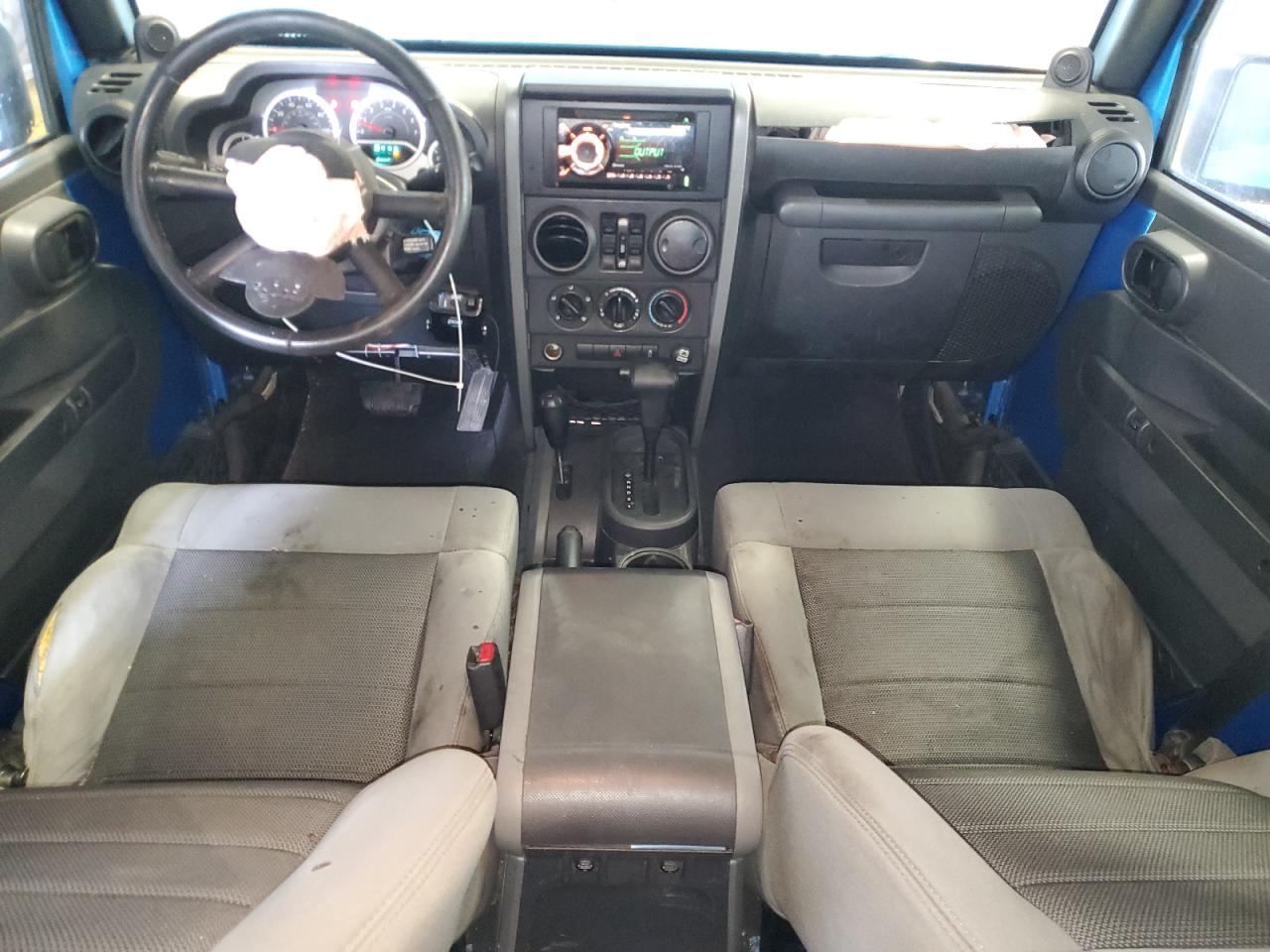 2010 Jeep Wrangler Unlimited Sport Синий vin: 1J4BA3H18AL132891 Damage: Right Front Seat Cushion, Burn Hole, 1/8 To 1/2 Inch
