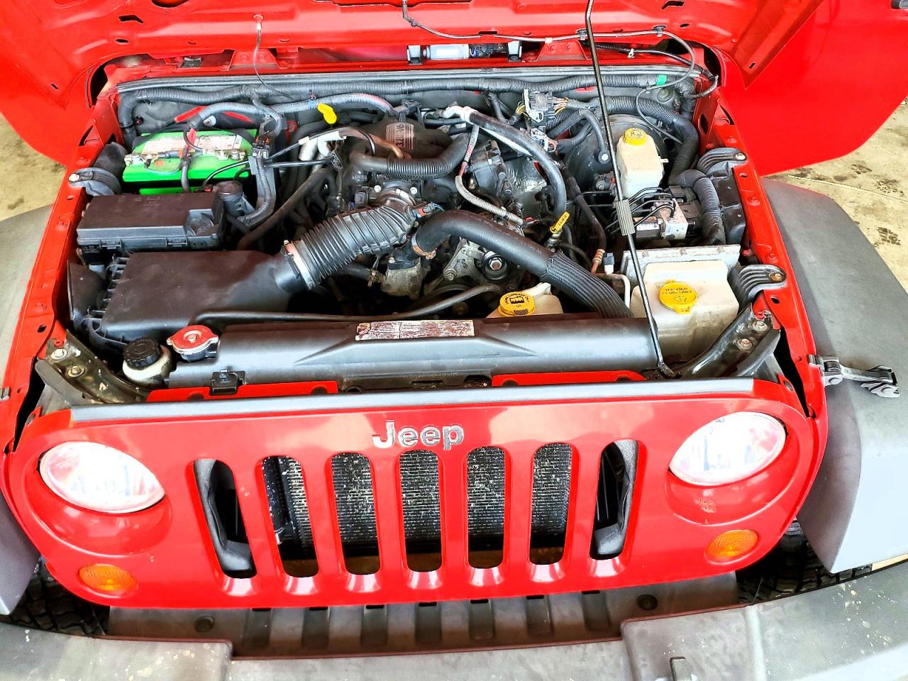 2011 Jeep Wrangler Unlimited Sport Red vin: 1J4BA3H18BL537327