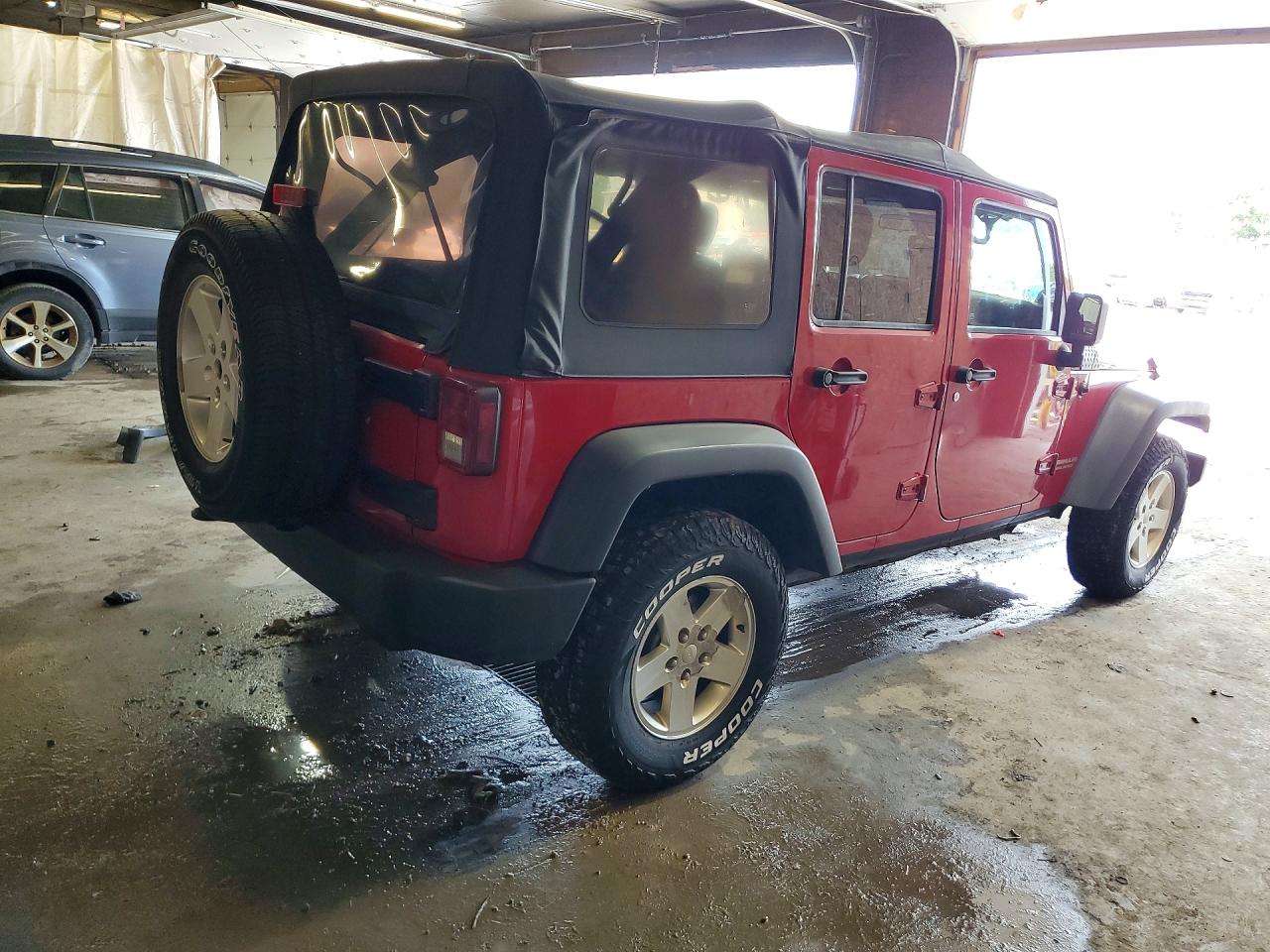 2011 Jeep Wrangler Unlimited Sport Red vin: 1J4BA3H18BL537327
