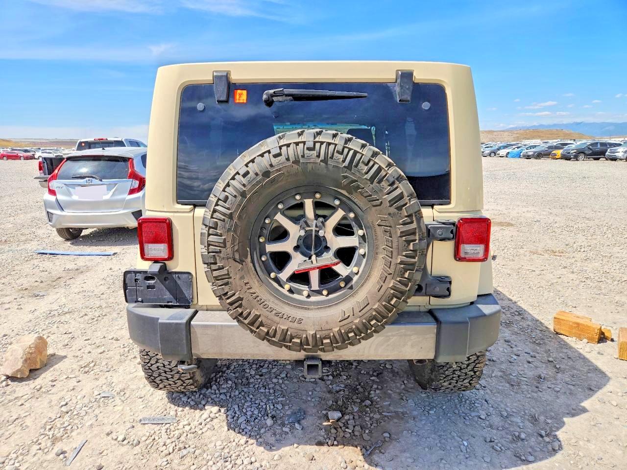 2011 Jeep Wrangler Unlimited Sport Cream vin: 1J4BA3H18BL615850