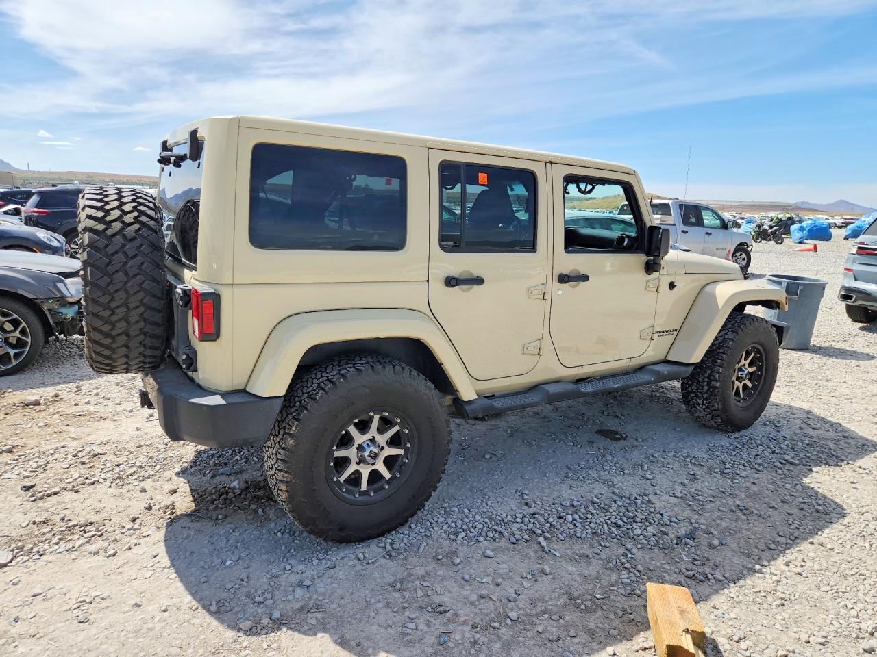 2011 Jeep Wrangler Unlimited Sport Cream vin: 1J4BA3H18BL615850