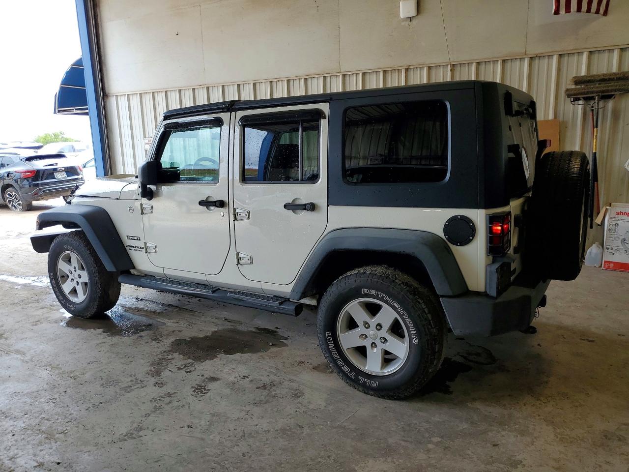 2010 Jeep Wrangler Unlimited Sport White vin: 1J4BA3H19AL142538