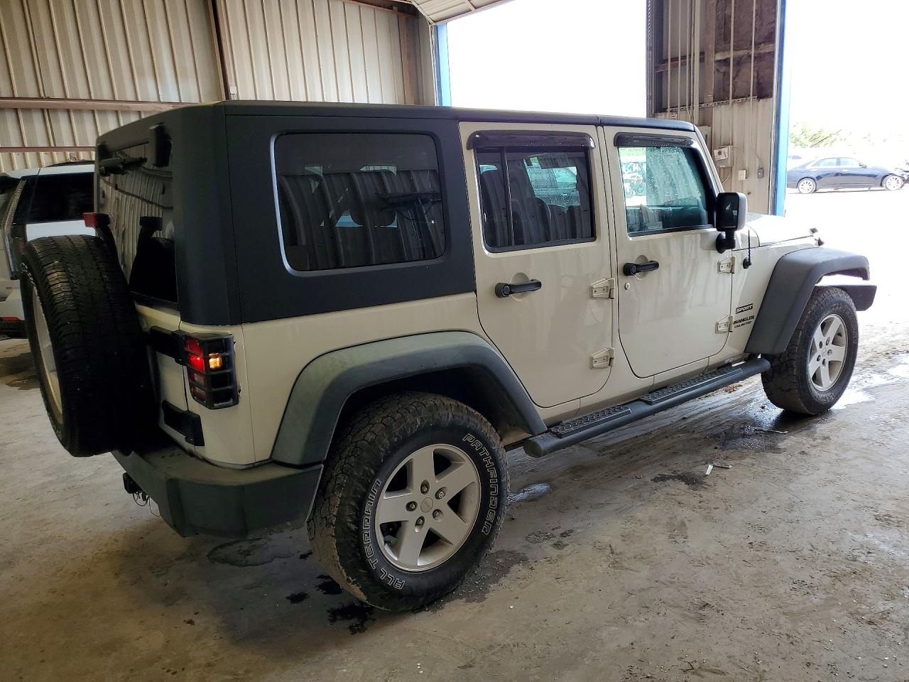 2010 Jeep Wrangler Unlimited Sport White vin: 1J4BA3H19AL142538