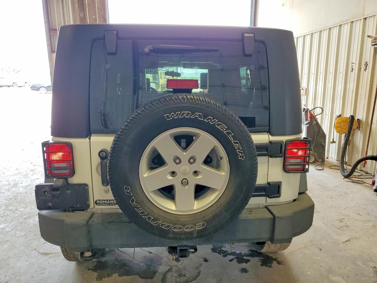 2010 Jeep Wrangler Unlimited Sport White vin: 1J4BA3H19AL142538