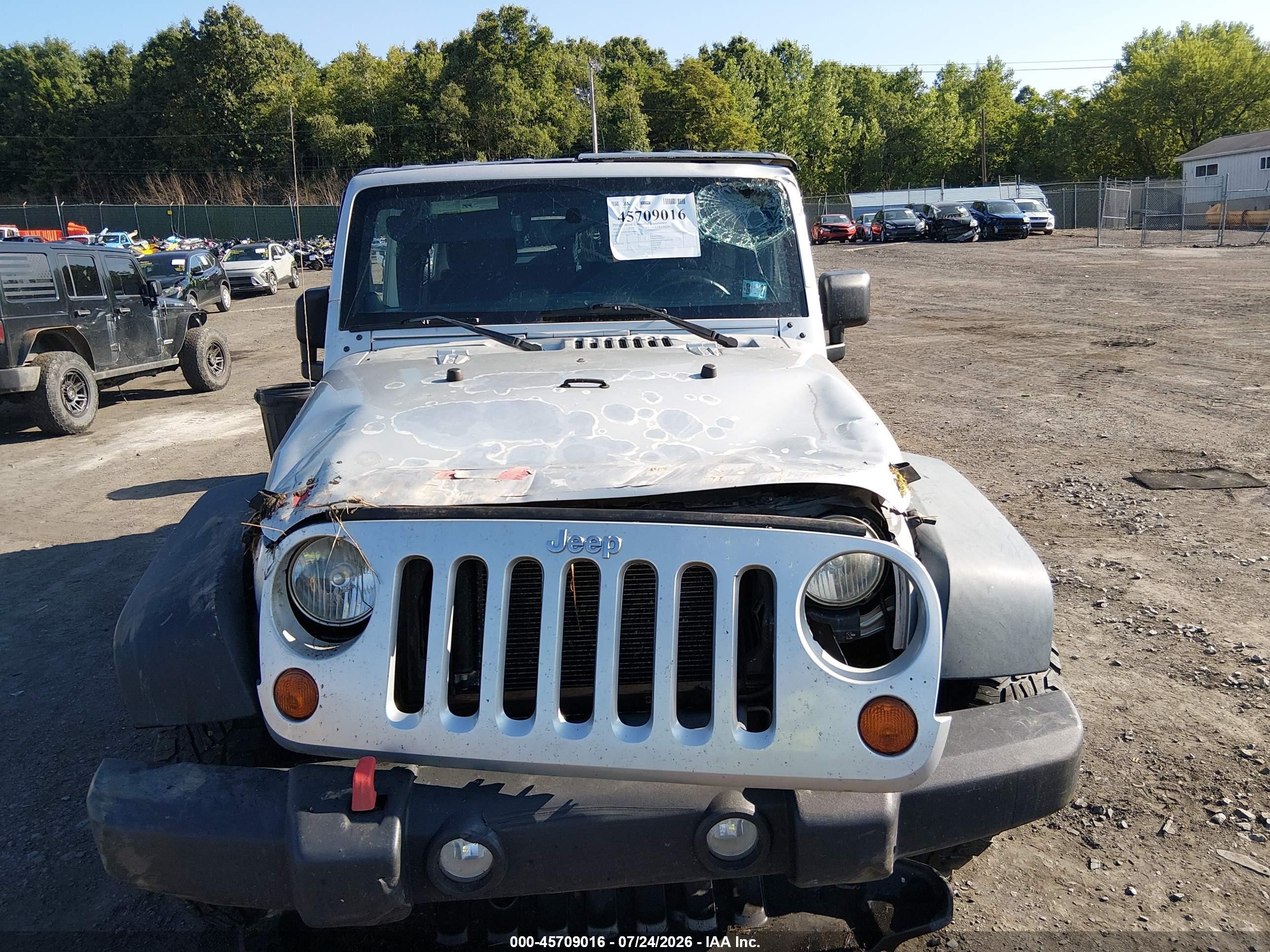 2011 Jeep Wrangler Unlimited Sport Silver vin: 1J4BA3H1XBL596962