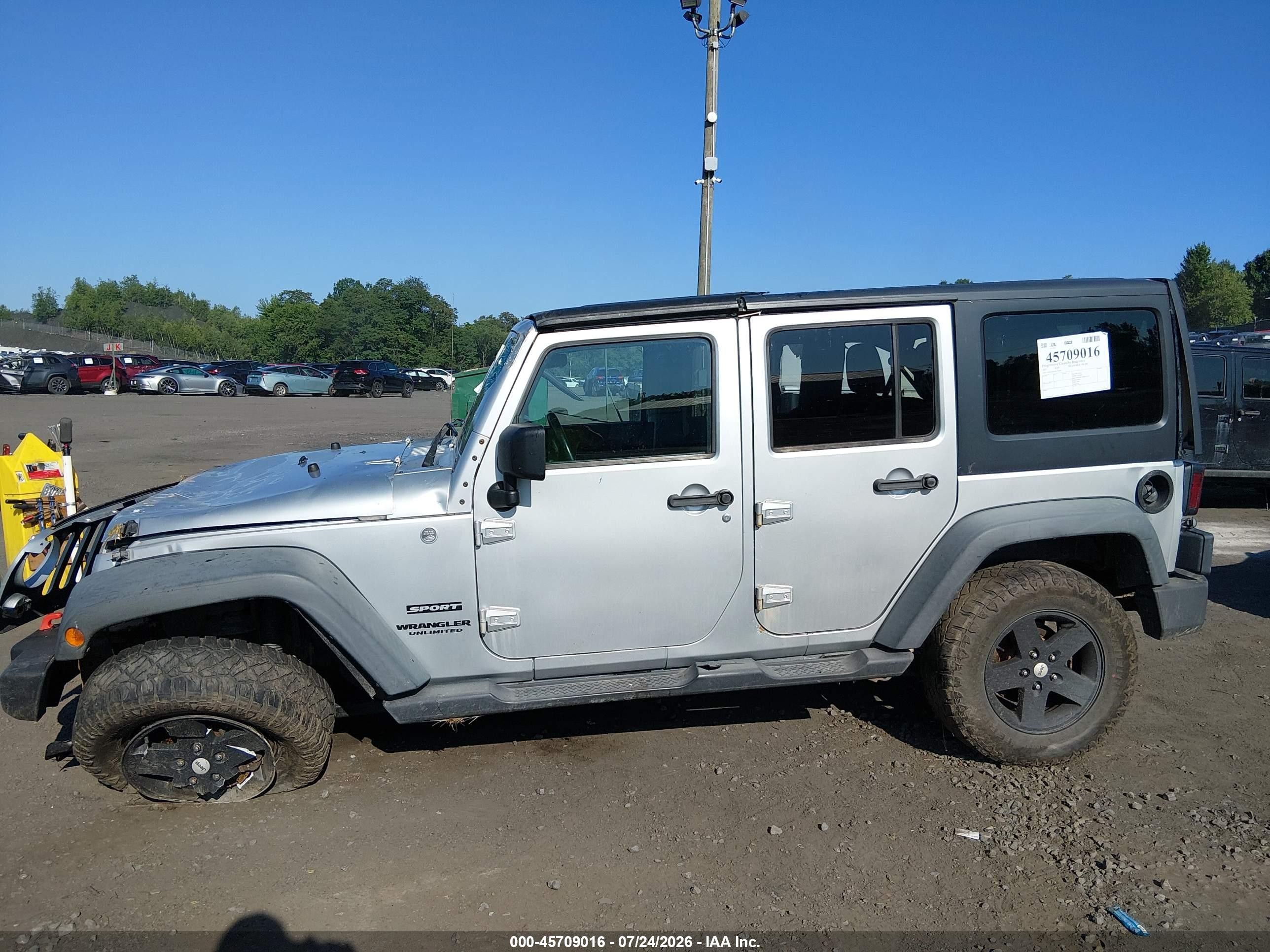 2011 Jeep Wrangler Unlimited Sport Silver vin: 1J4BA3H1XBL596962