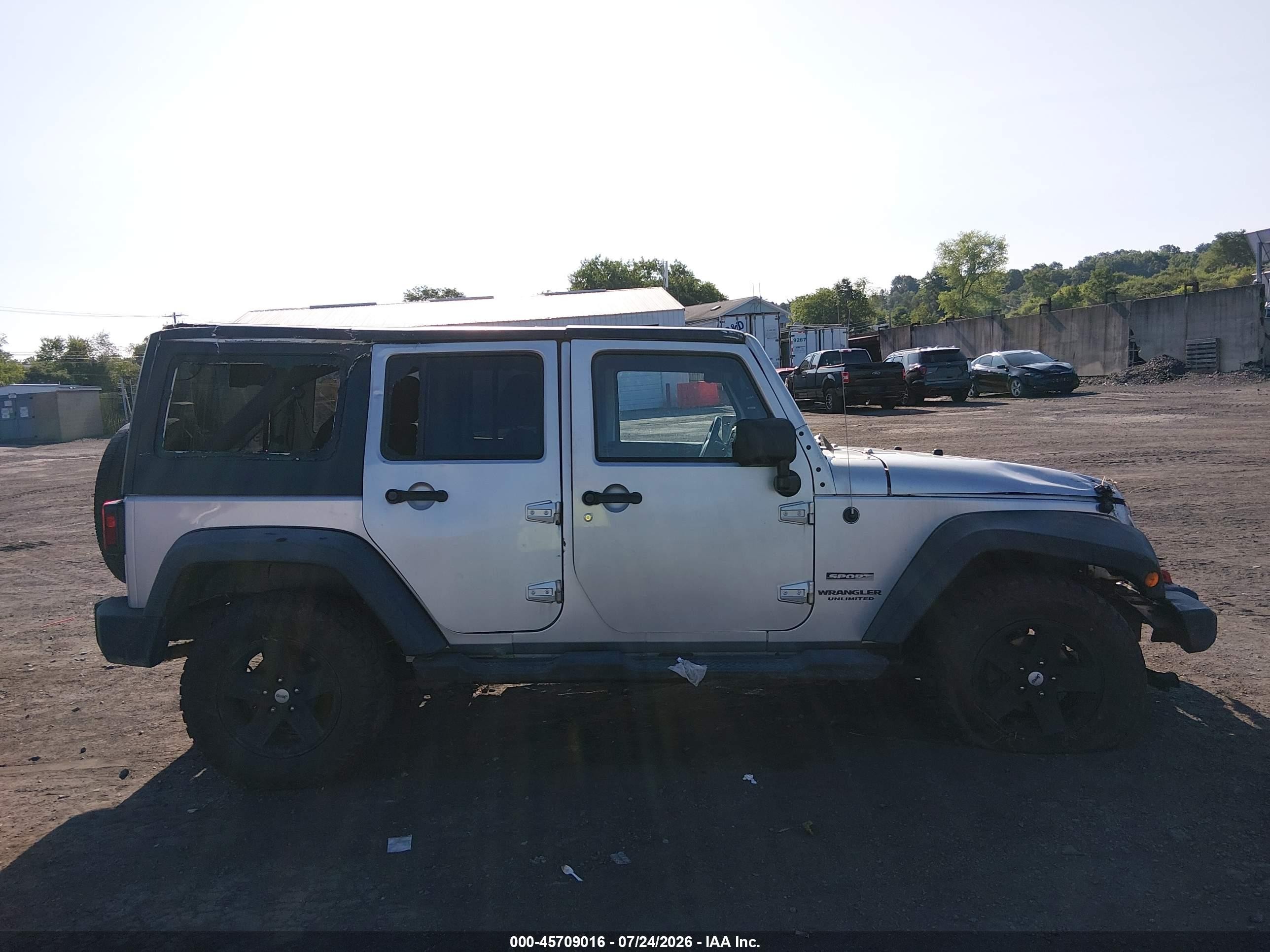 2011 Jeep Wrangler Unlimited Sport Silver vin: 1J4BA3H1XBL596962