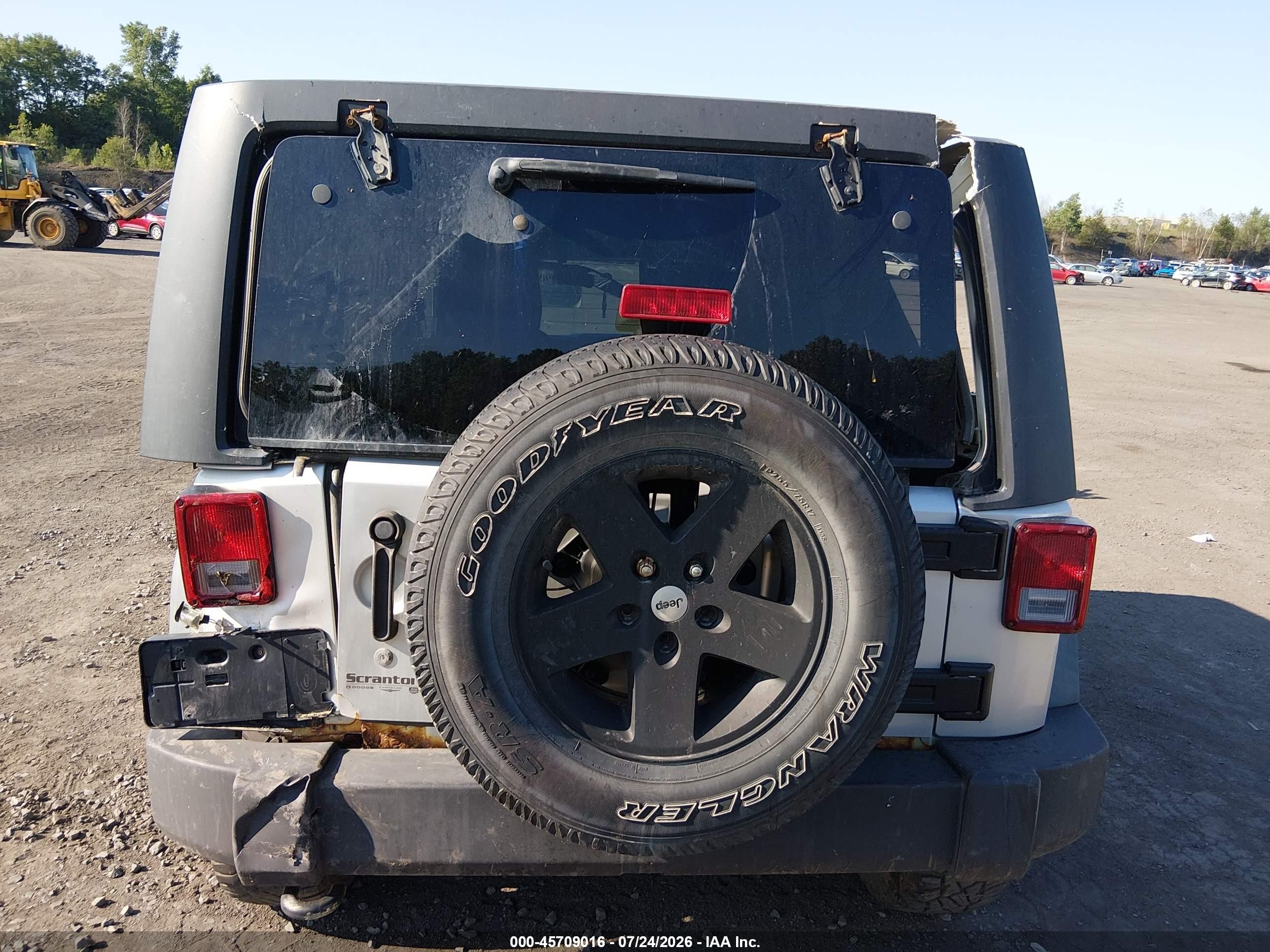 2011 Jeep Wrangler Unlimited Sport Silver vin: 1J4BA3H1XBL596962