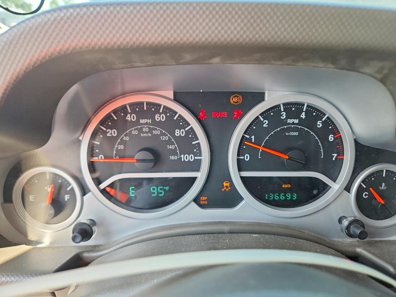 2010 Jeep Wrangler Unlimited Sahara Зеленый vin: 1J4BA5H10AL174953