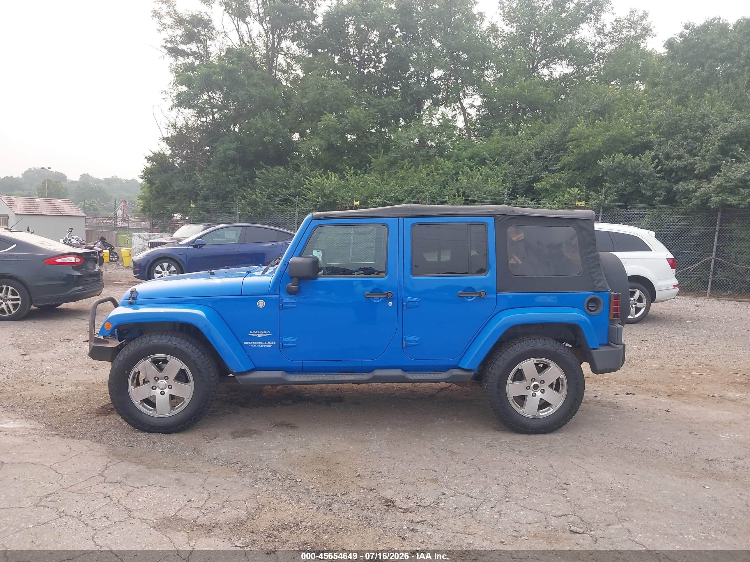 2011 Jeep Wrangler Unlimited Sahara Blue vin: 1J4BA5H11BL563361