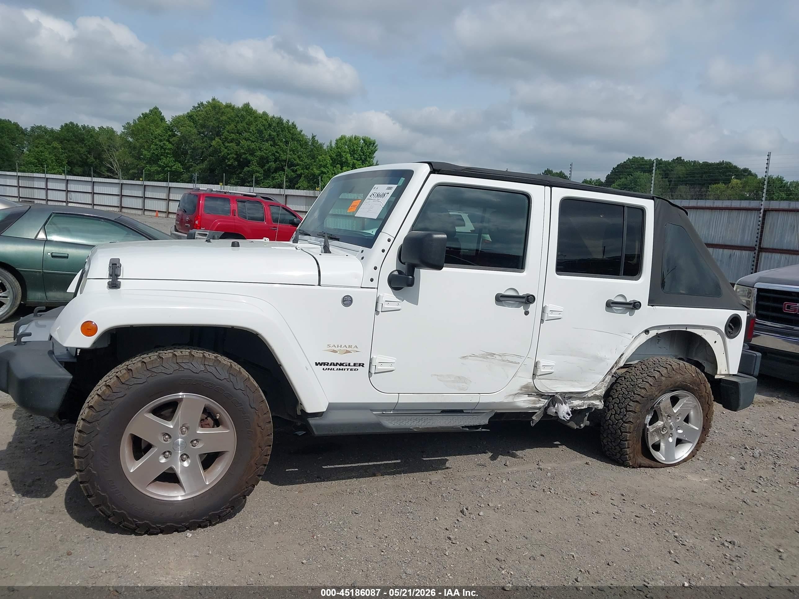 2011 Jeep Wrangler Unlimited Sahara White vin: 1J4BA5H11BL627186