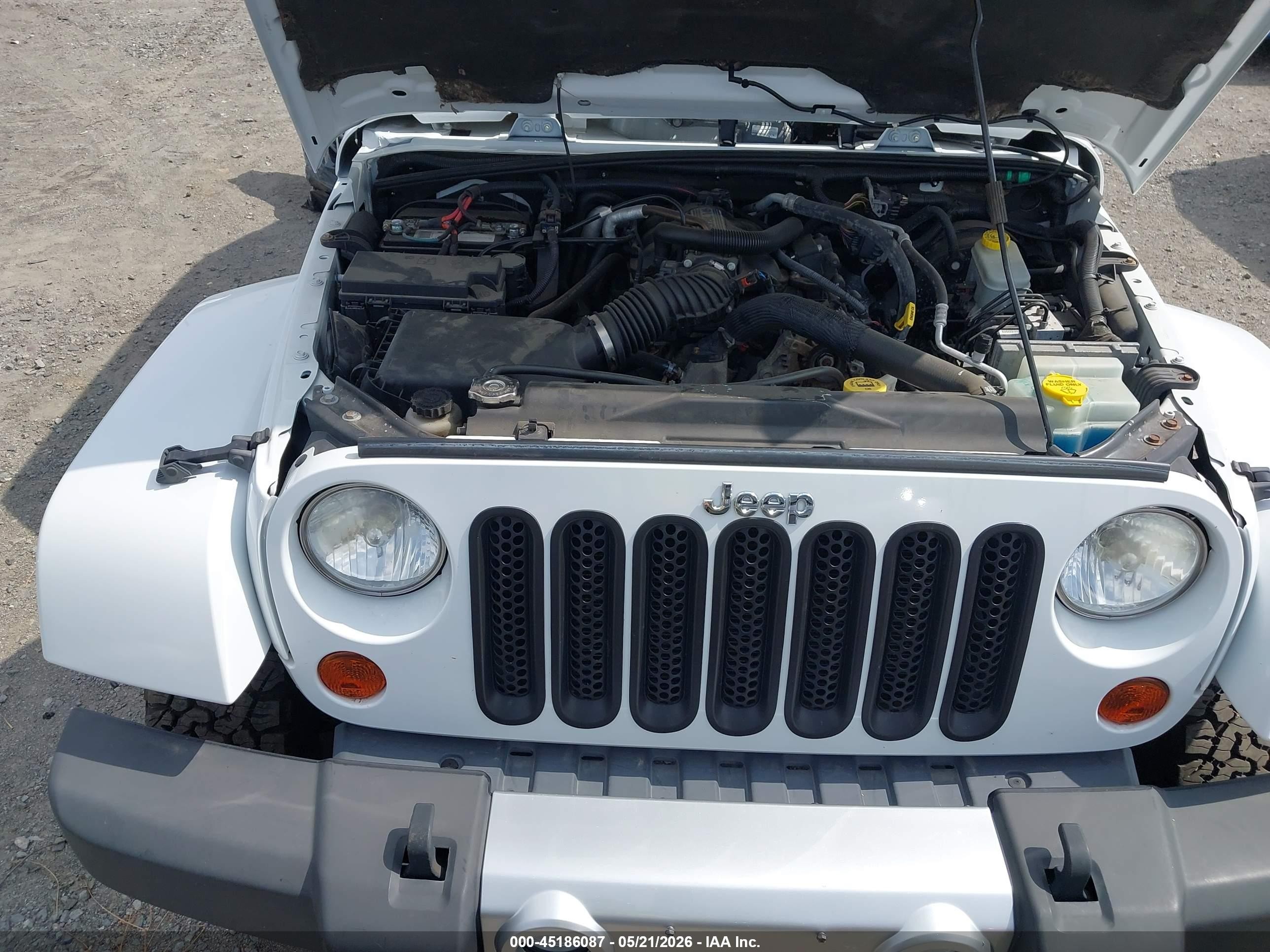 2011 Jeep Wrangler Unlimited Sahara White vin: 1J4BA5H11BL627186