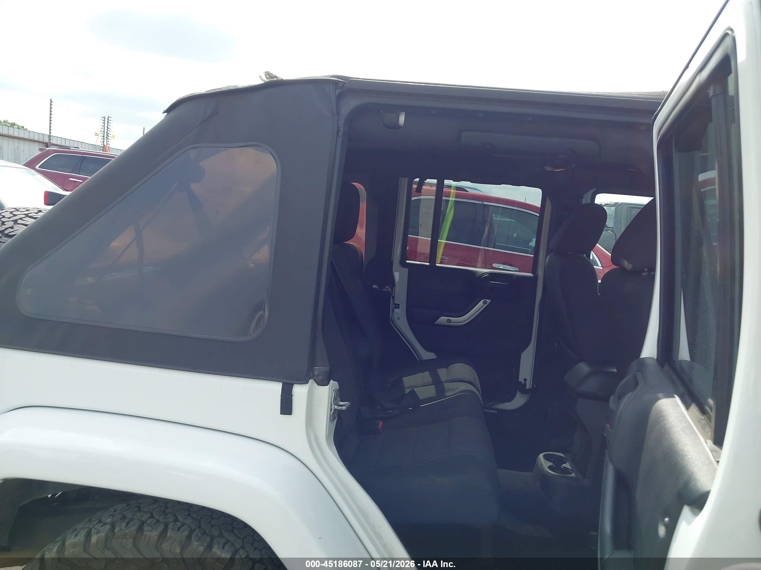 2011 Jeep Wrangler Unlimited Sahara White vin: 1J4BA5H11BL627186